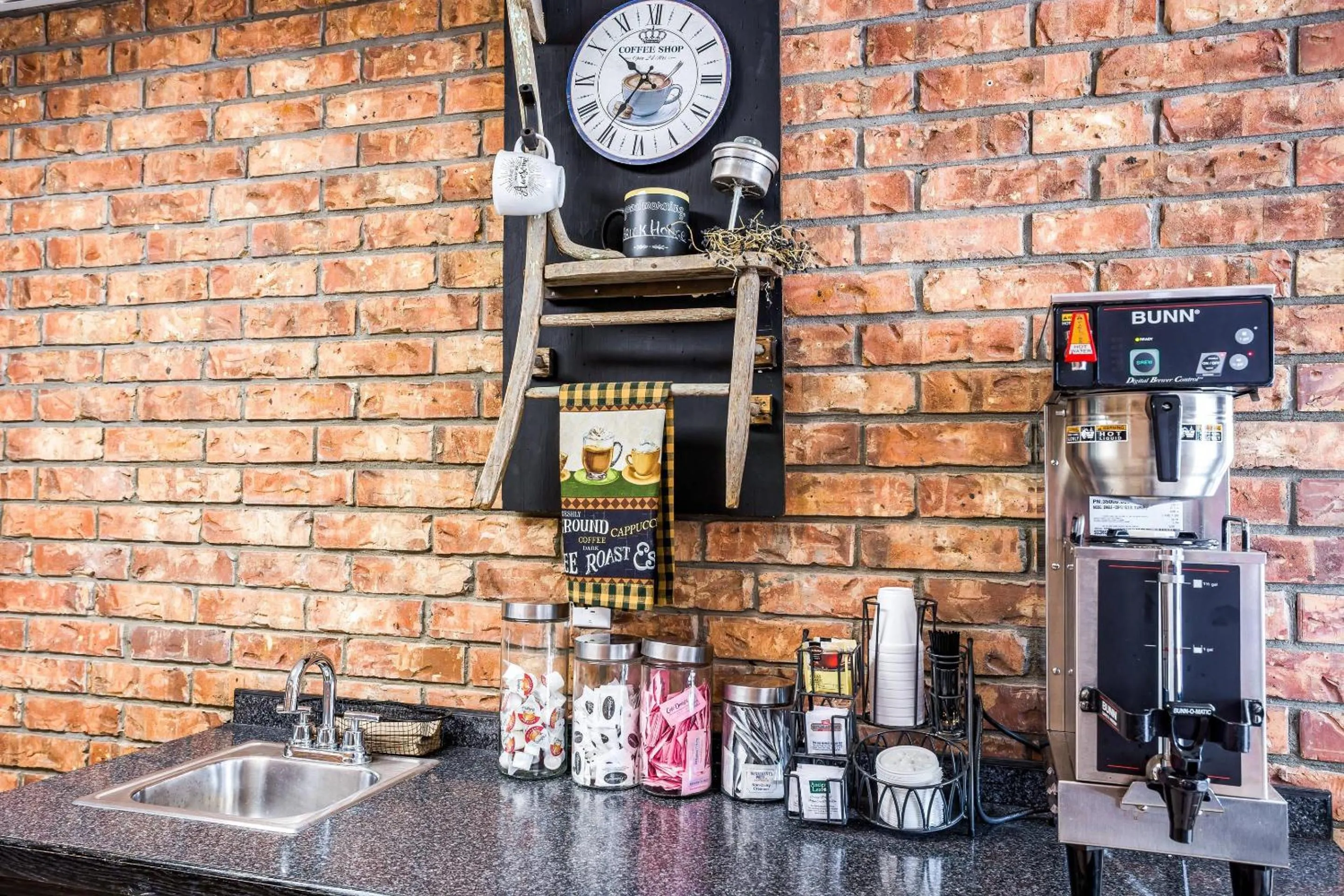 Breakfast in Rodeway Inn Branson, Brick House