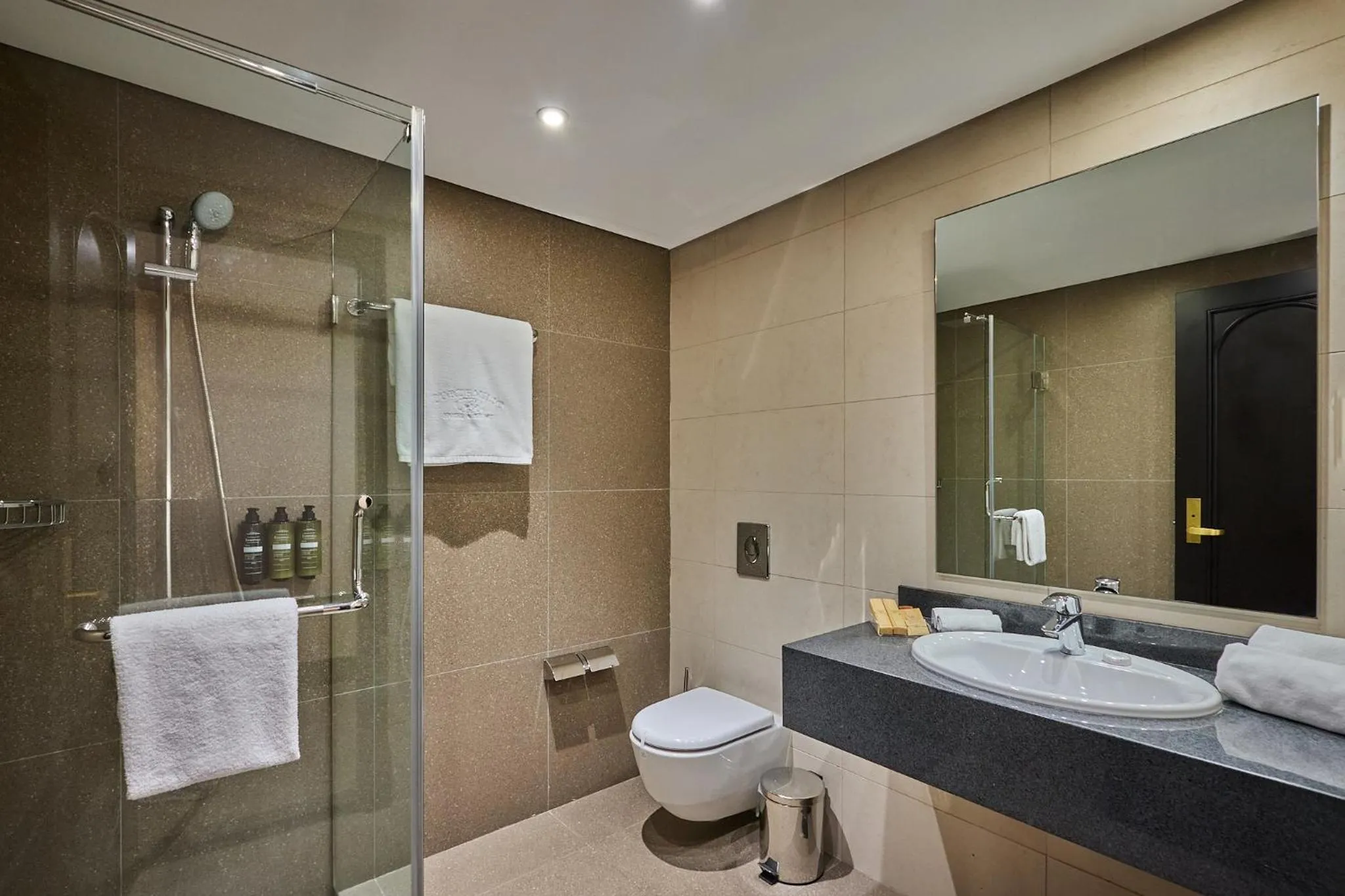 Shower in Portemilio Hotel & Resort