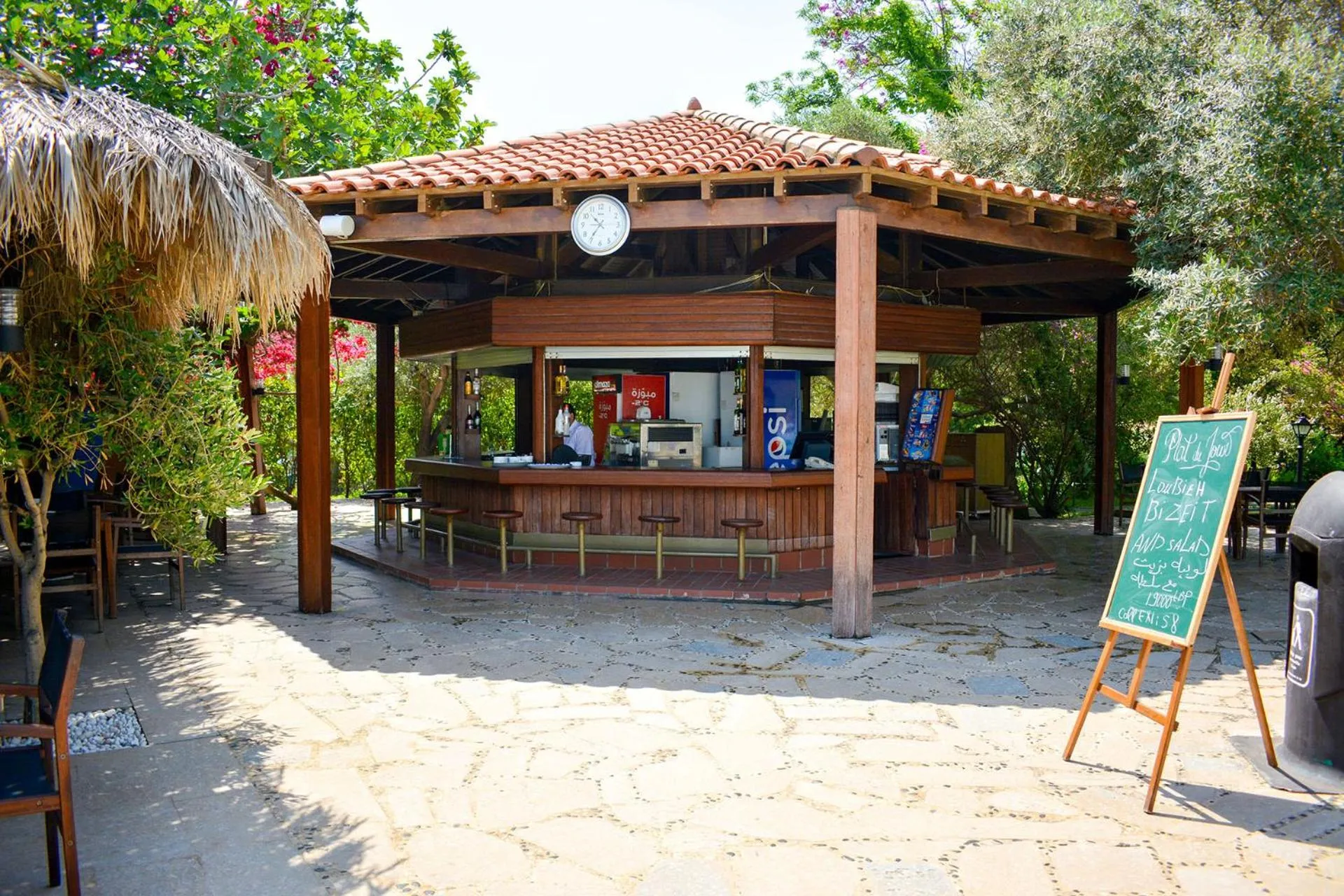 Restaurant/places to eat in Portemilio Hotel & Resort