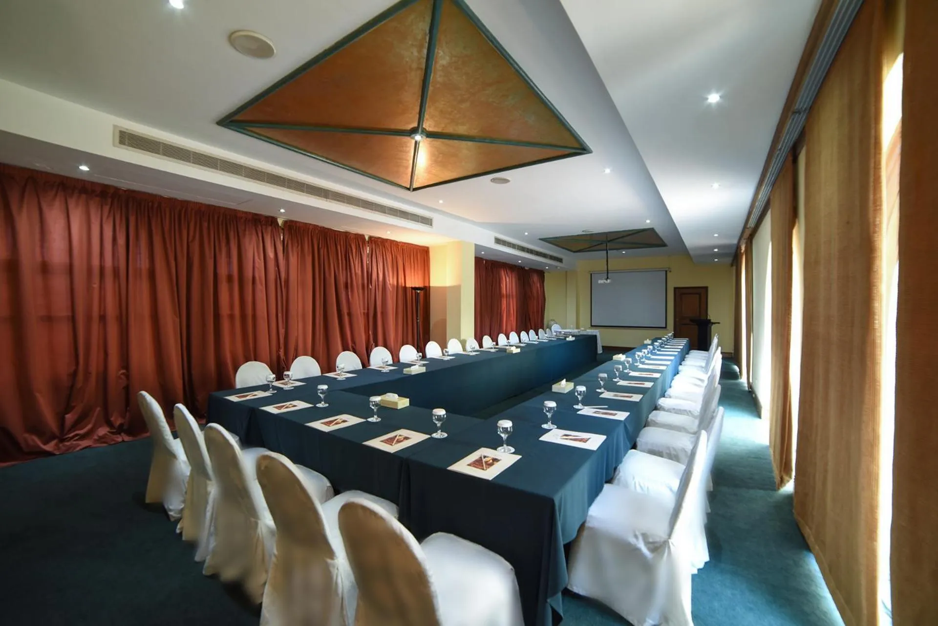 Coffee/tea facilities in Portemilio Hotel & Resort