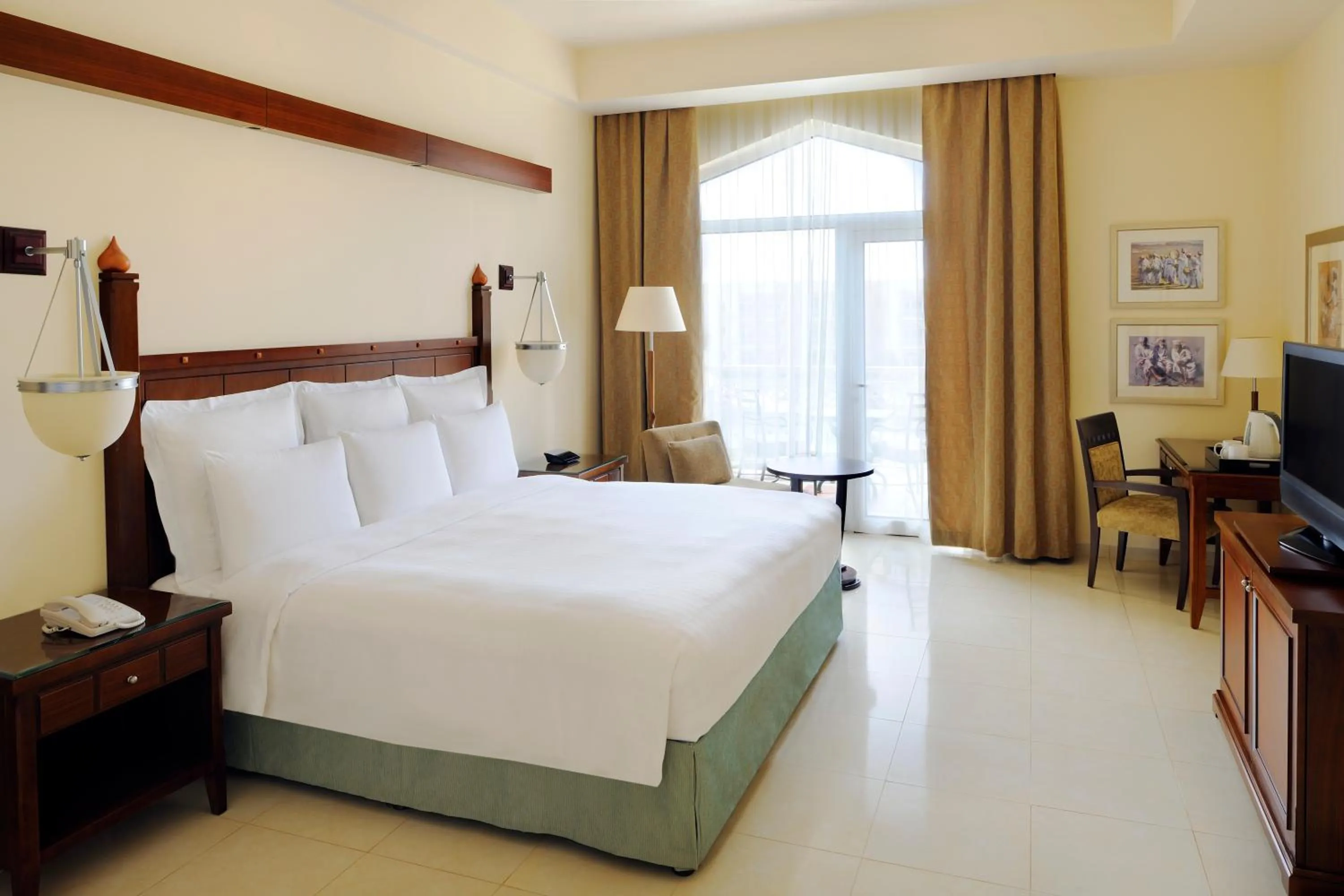 Bedroom, Bed in Wyndham Garden Salalah Mirbat