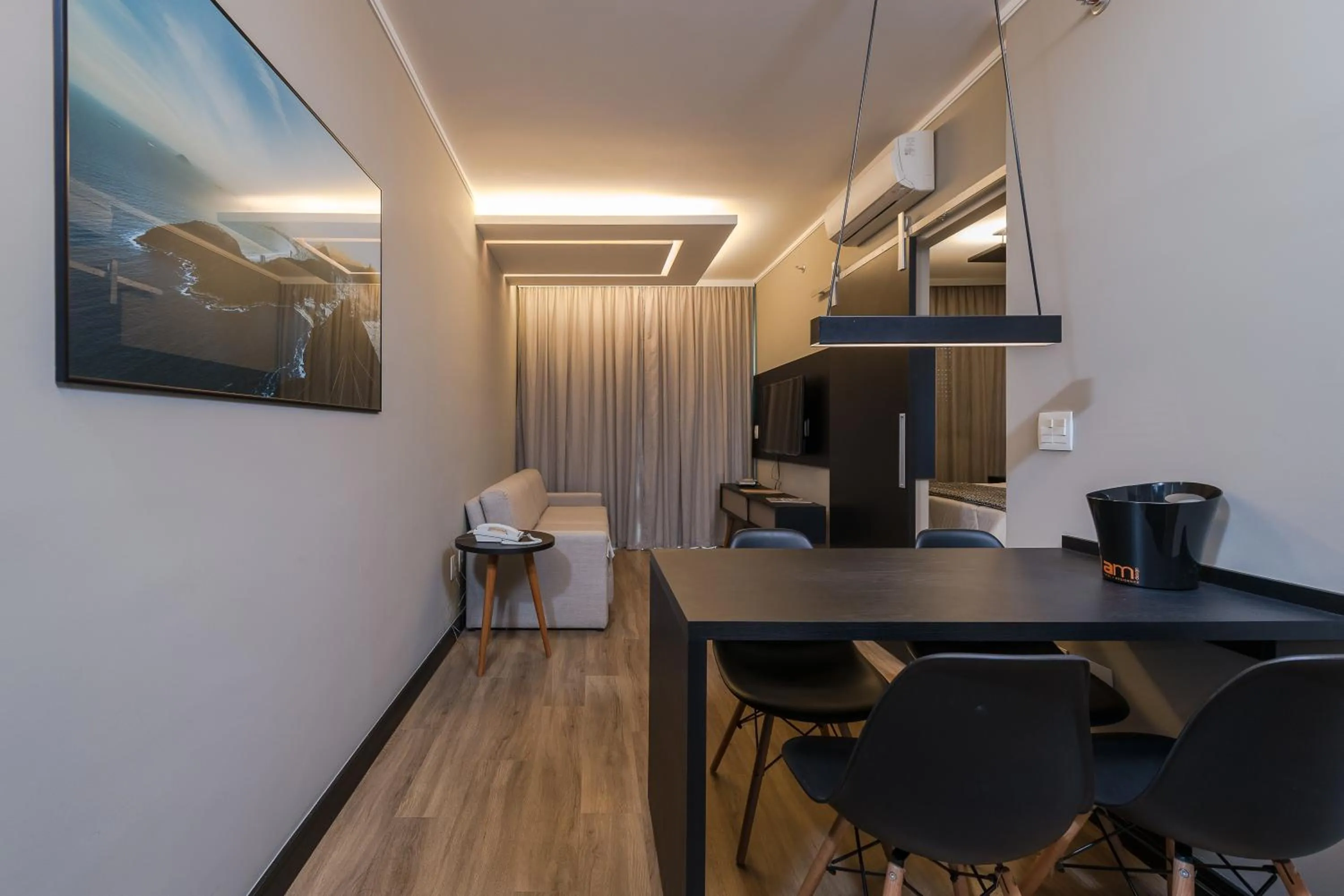 Living room in I am Design Hotel Campinas by Hotelaria Brasil