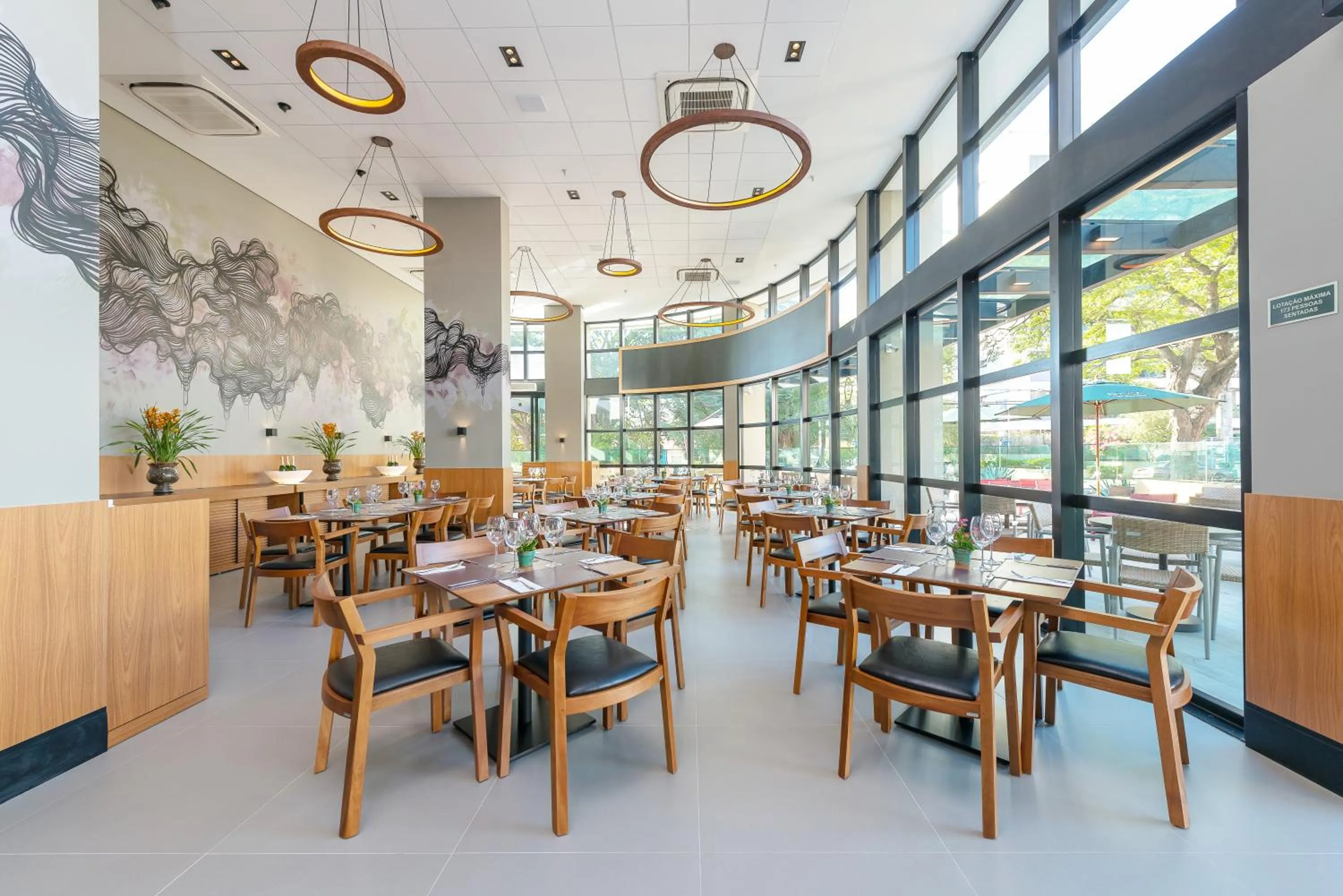 Restaurant/places to eat in I am Design Hotel Campinas by Hotelaria Brasil