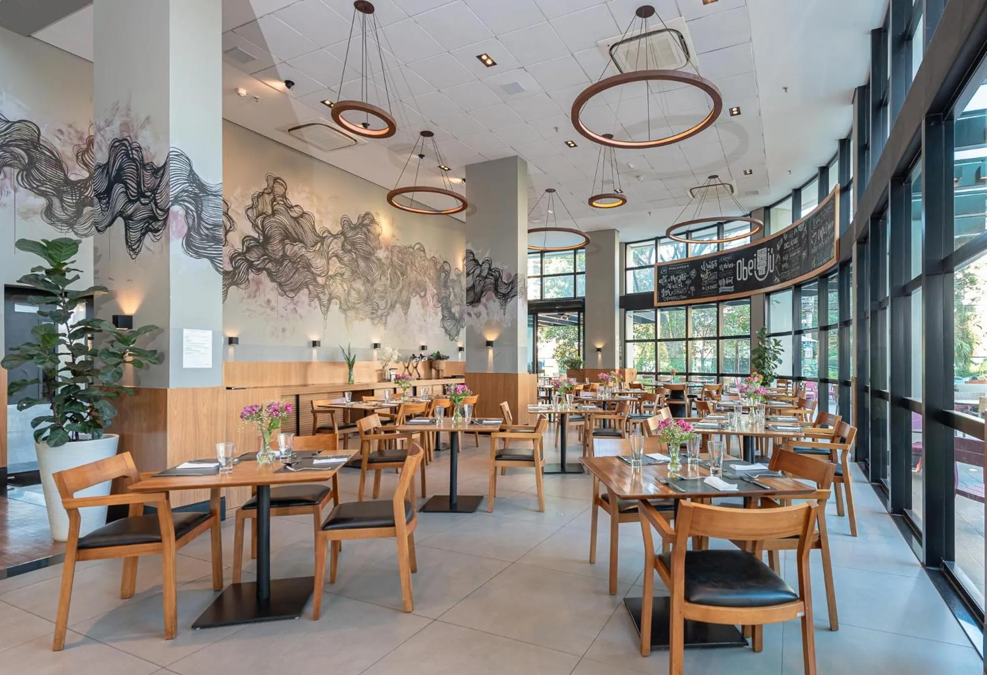 Restaurant/places to eat in I am Design Hotel Campinas by Hotelaria Brasil