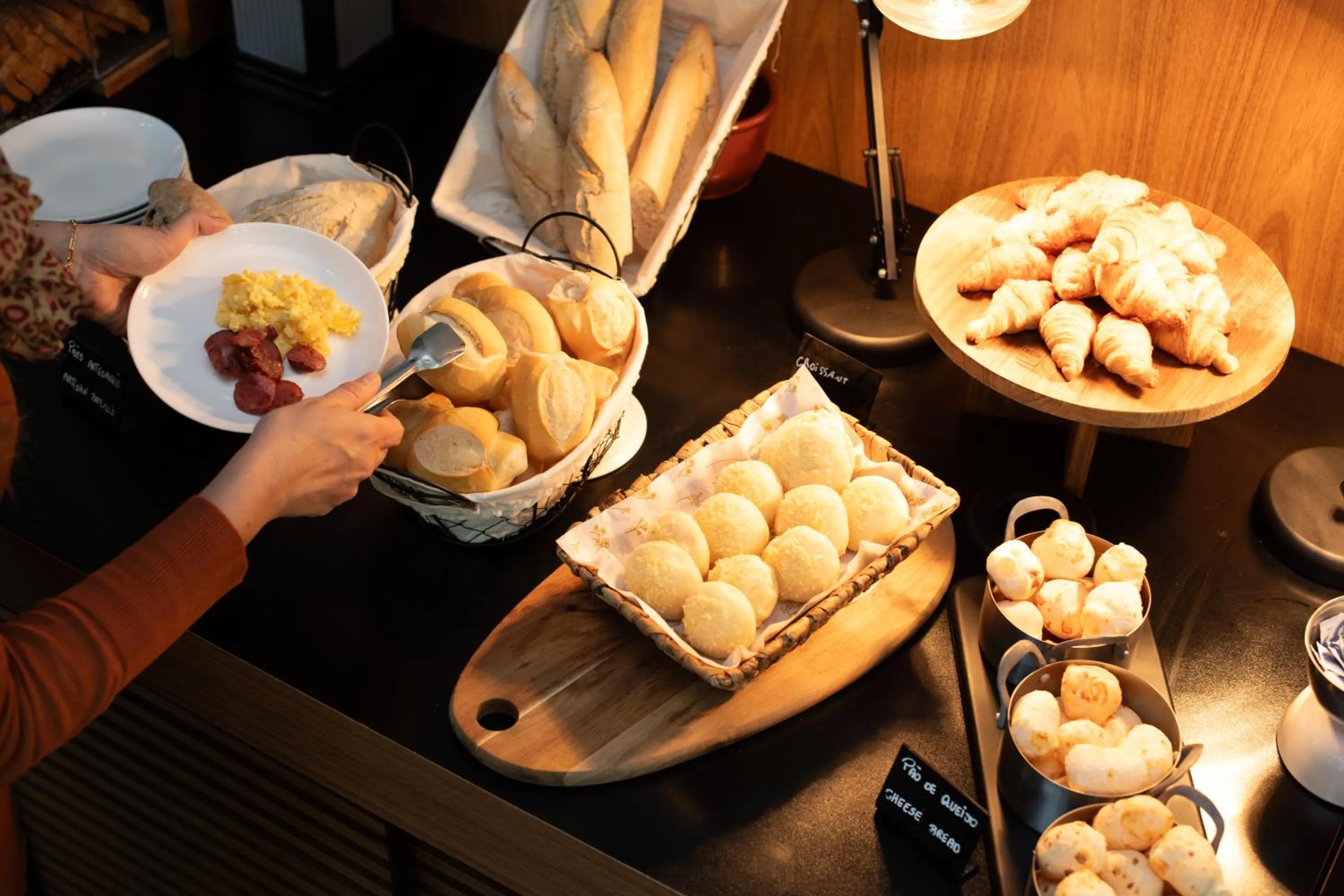 Buffet breakfast in I am Design Hotel Campinas by Hotelaria Brasil