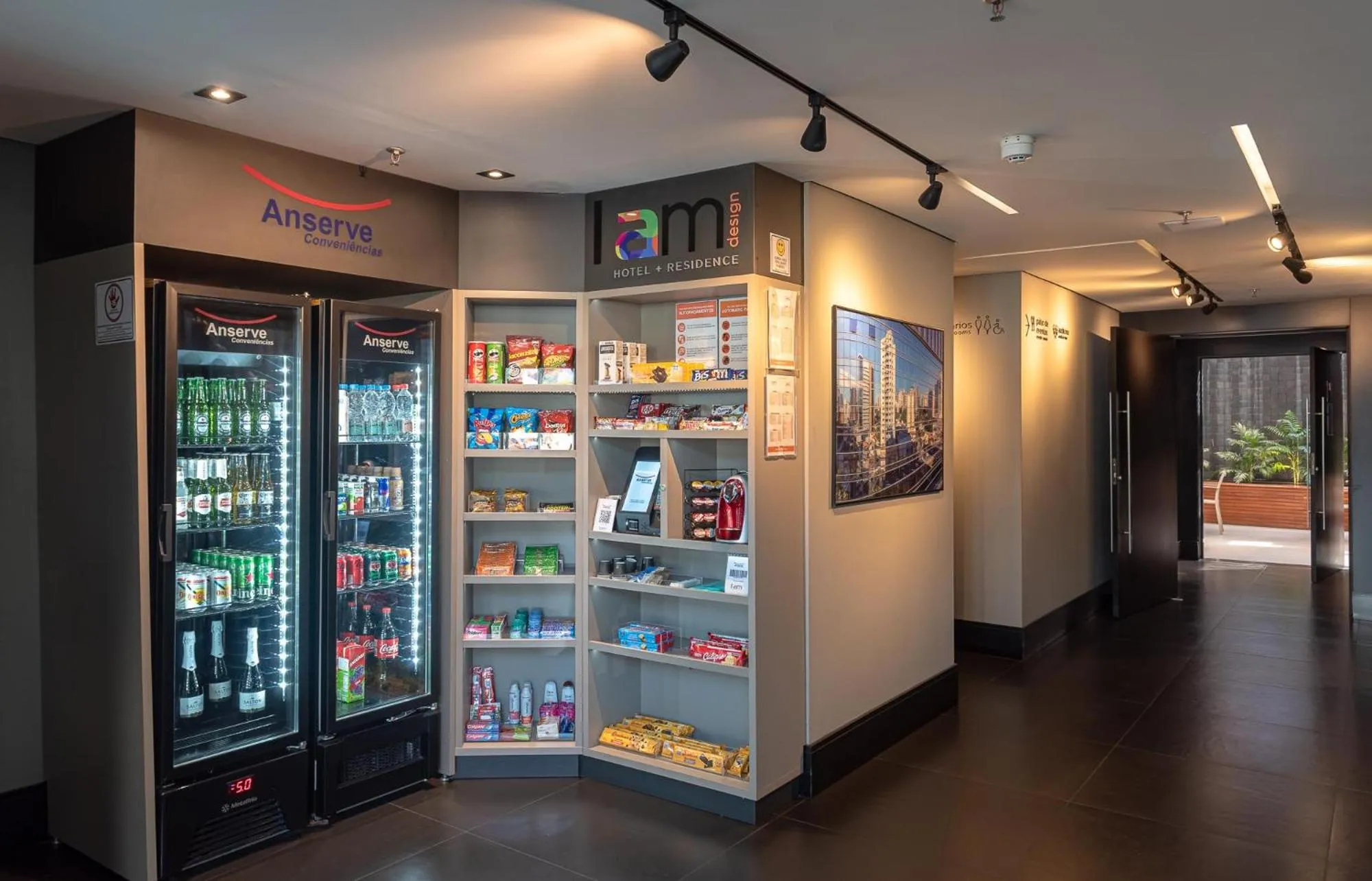 On-site shops in I am Design Hotel Campinas by Hotelaria Brasil