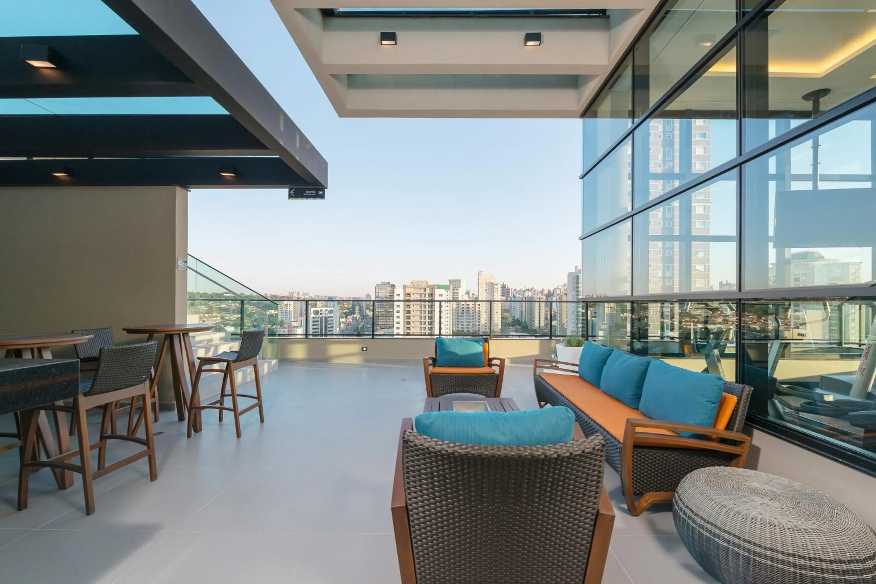 Balcony/Terrace in I am Design Hotel Campinas by Hotelaria Brasil