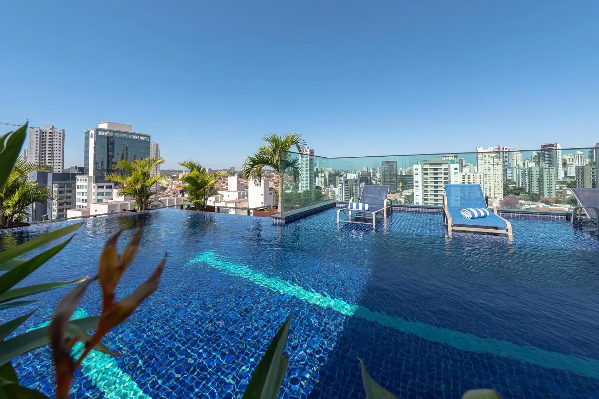Swimming pool in I am Design Hotel Campinas by Hotelaria Brasil