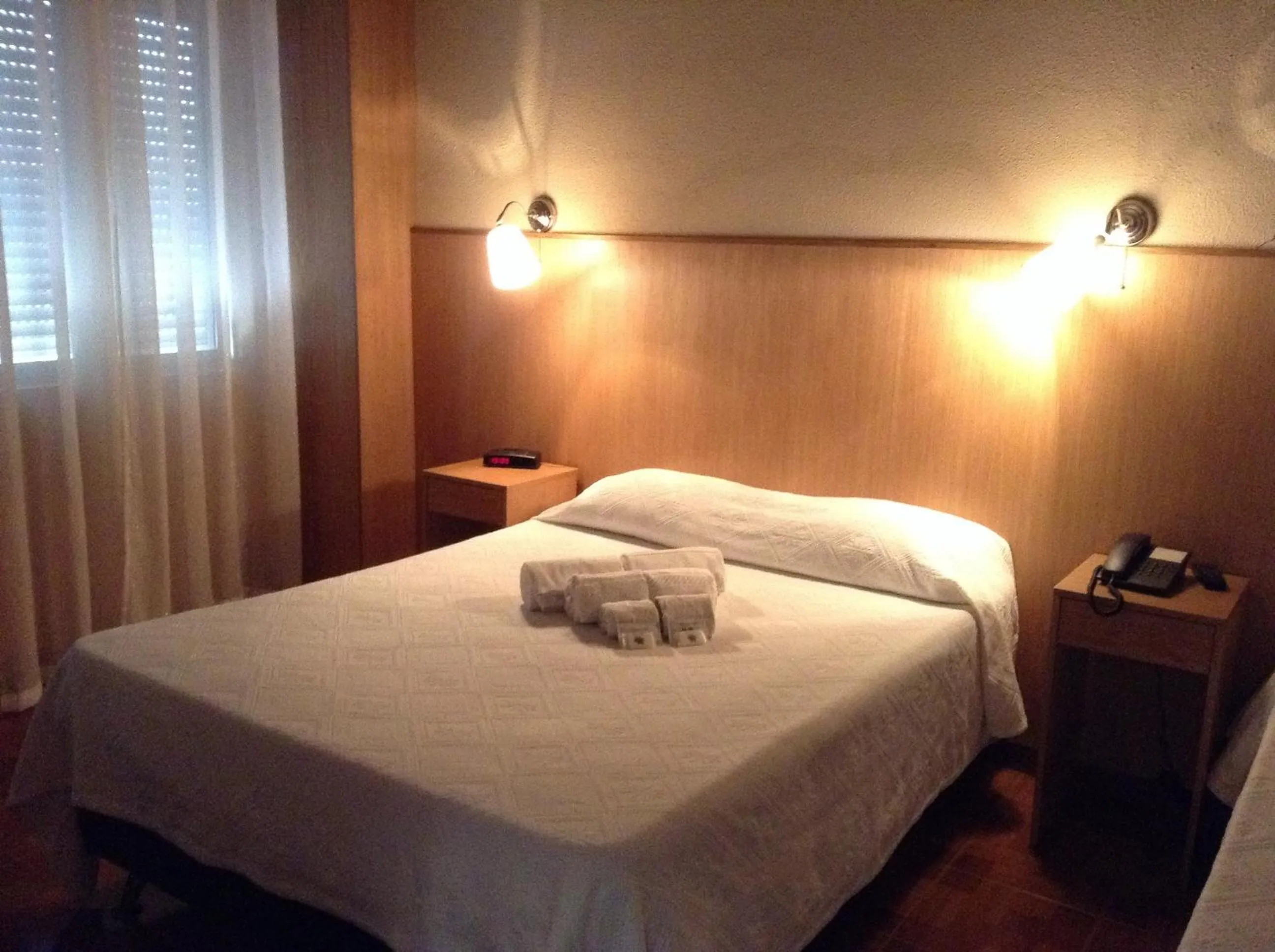 Photo of the whole room, Bed in Santa Clara Porto