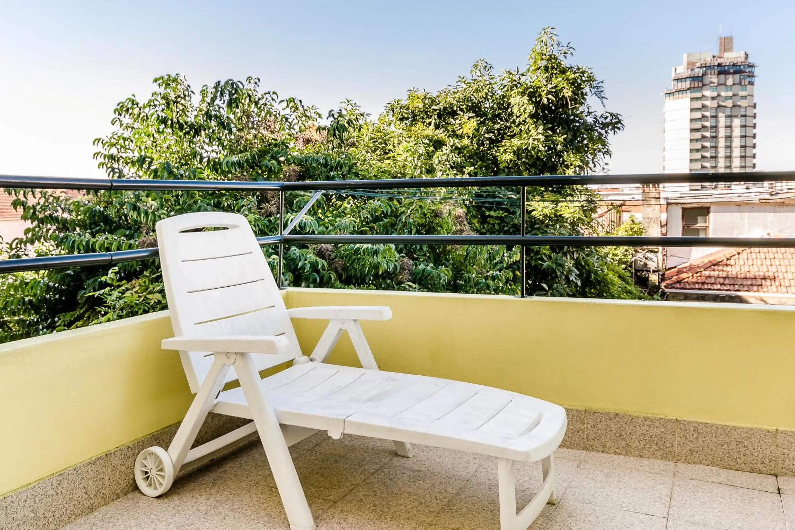 Property building in Santa Clara Porto