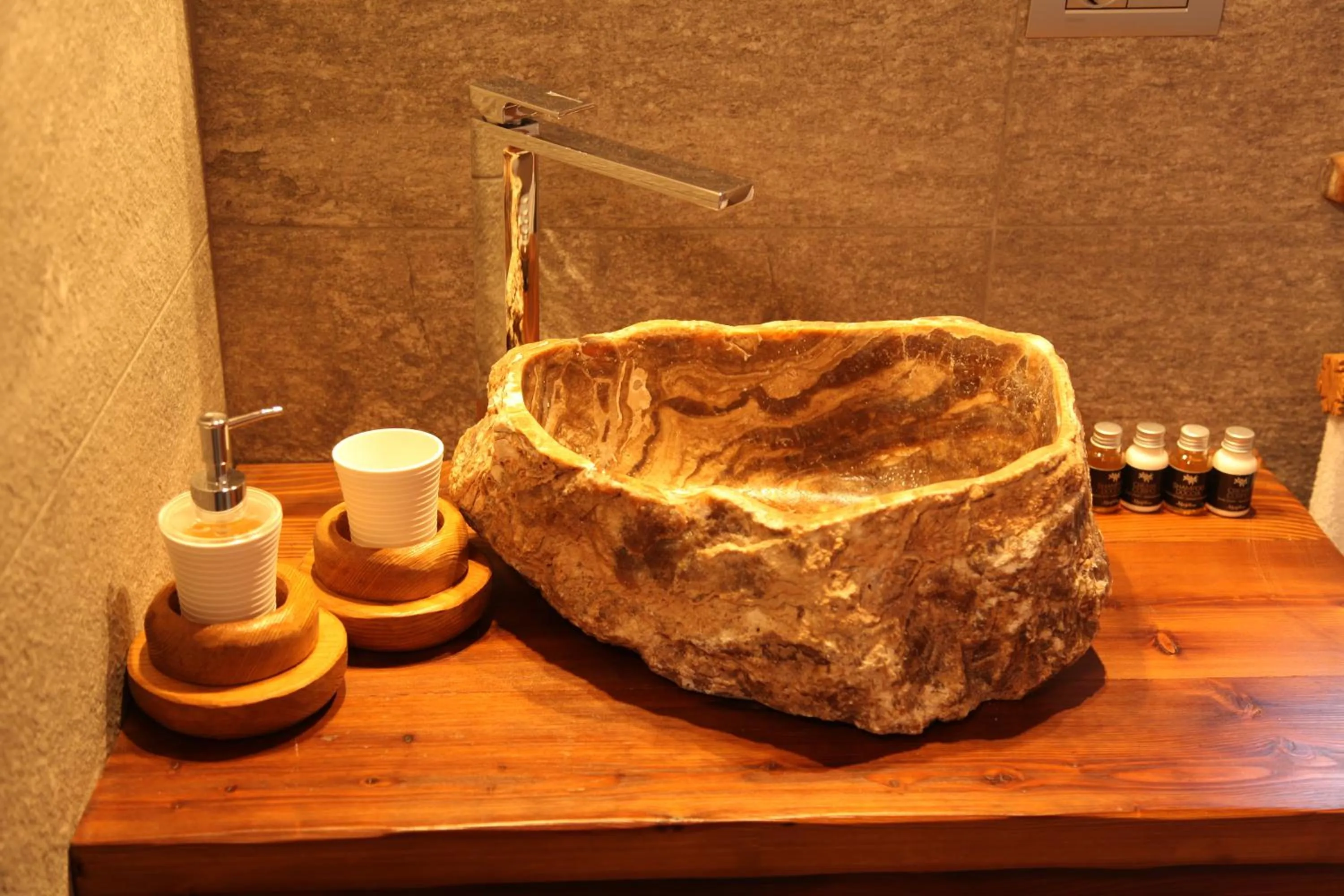 Decorative detail in Mi Casa Tu Casa