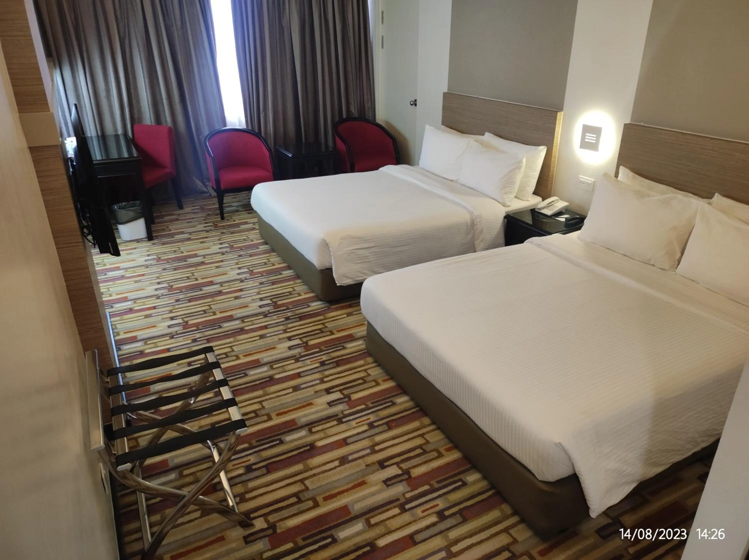 Bedroom, Bed in Harbour View Hotel