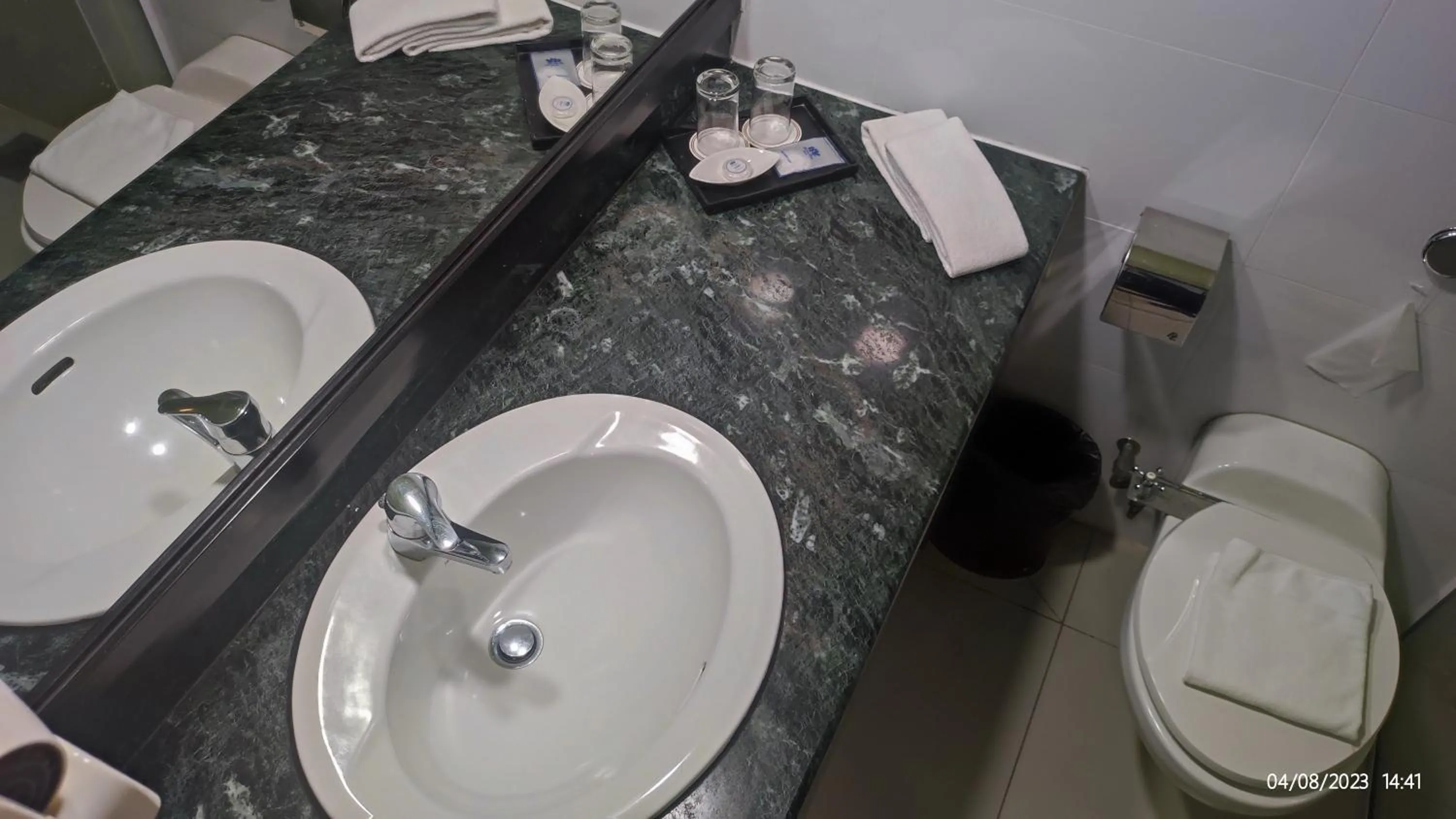 Toilet in Harbour View Hotel