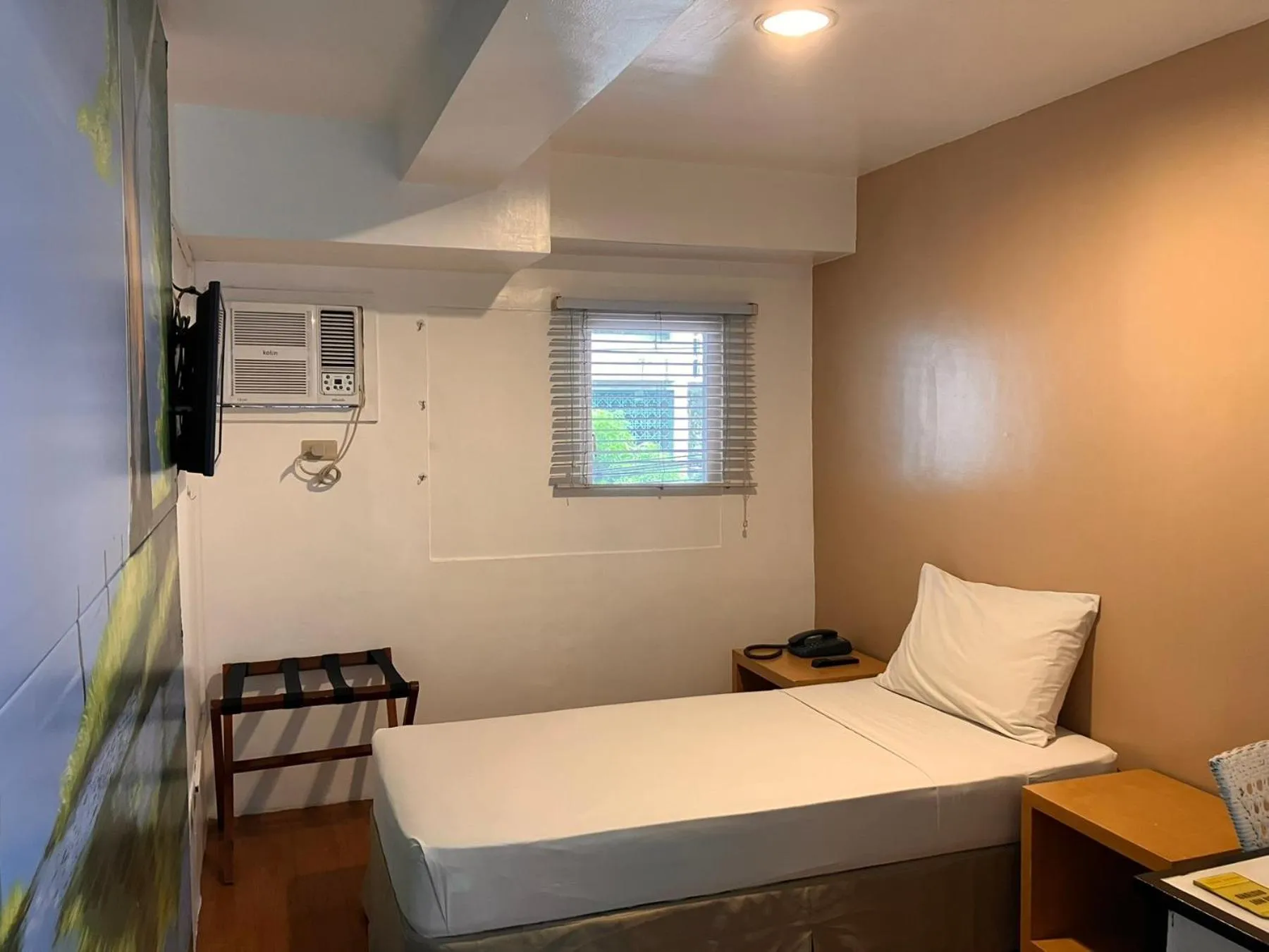 Bed in Spaces Hotel Makati
