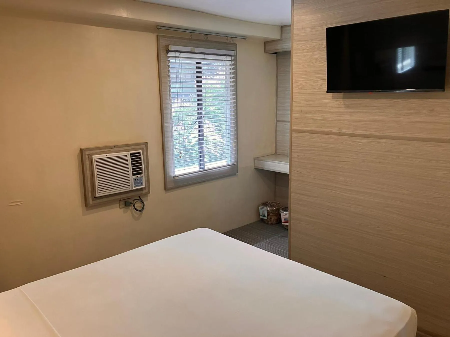 Bed in Spaces Hotel Makati