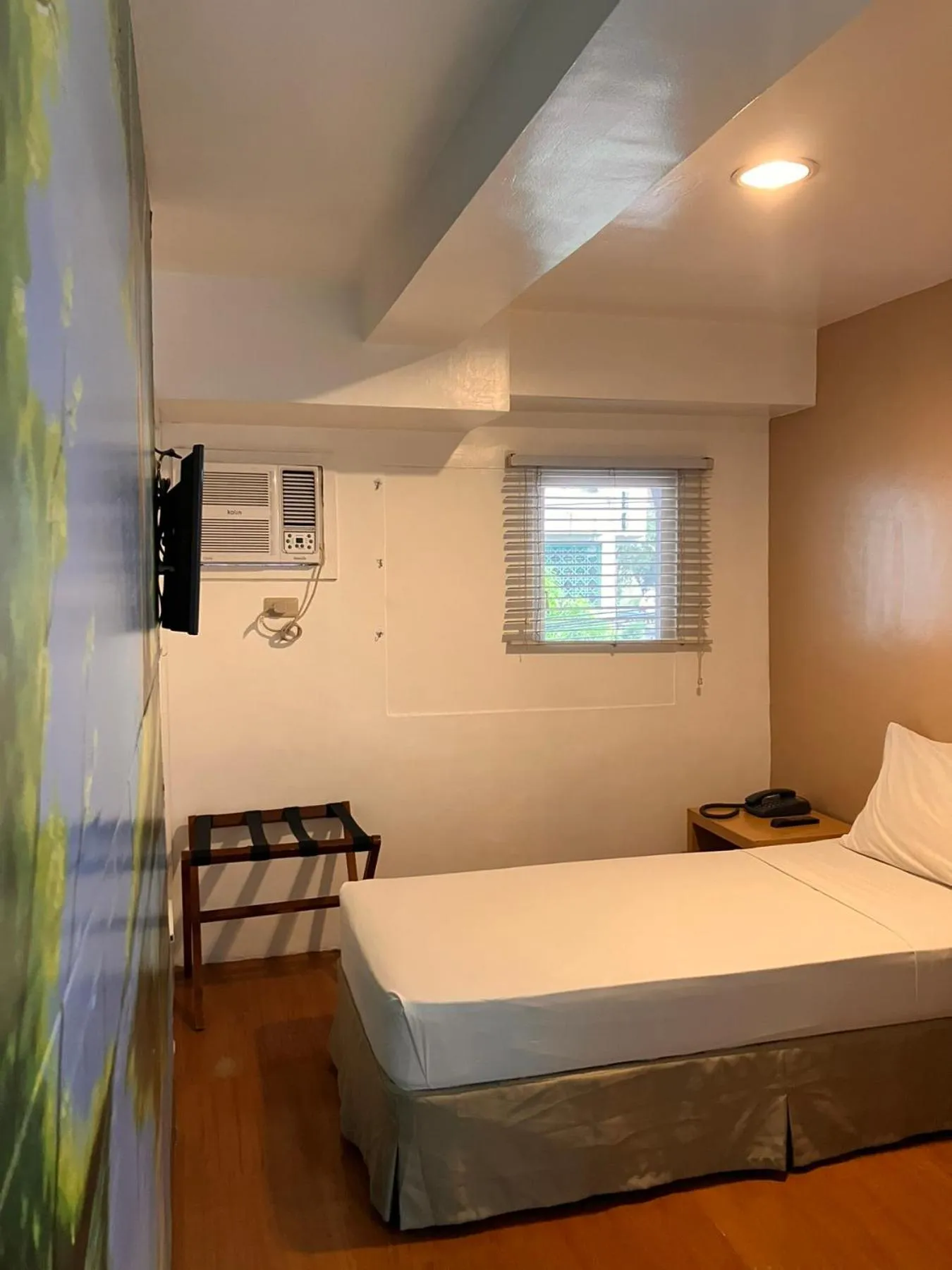 Bed in Spaces Hotel Makati
