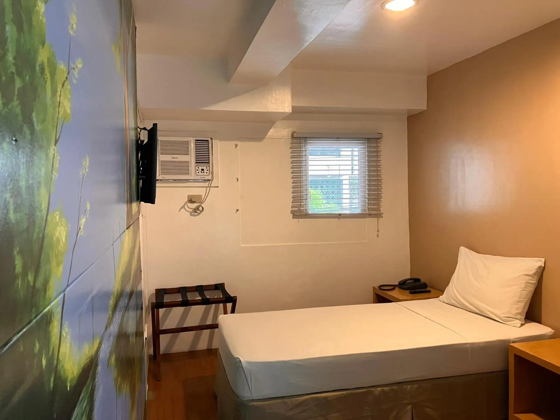 Bed in Spaces Hotel Makati
