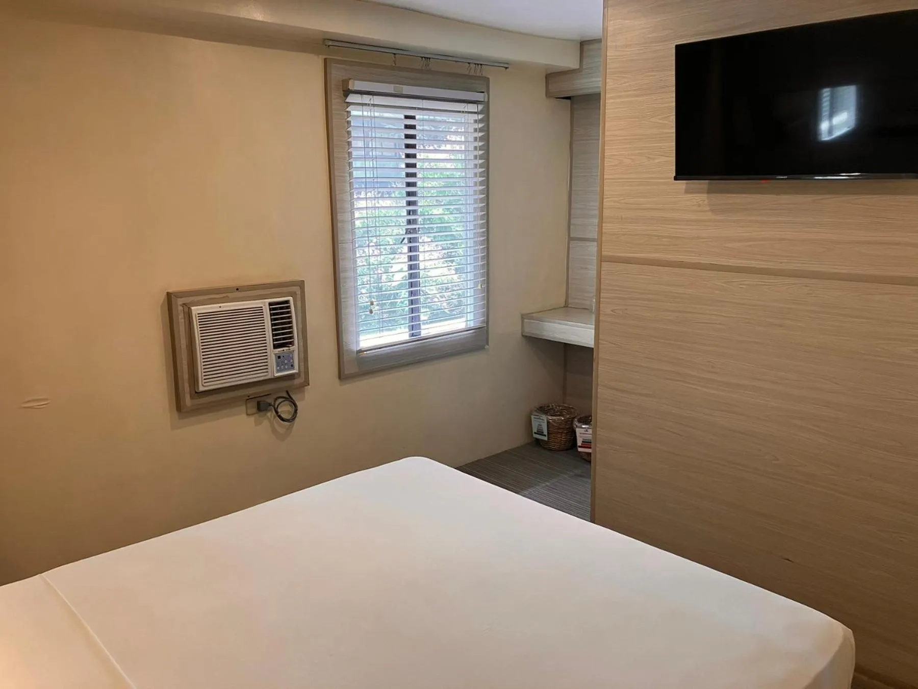 Bed in Spaces Hotel Makati