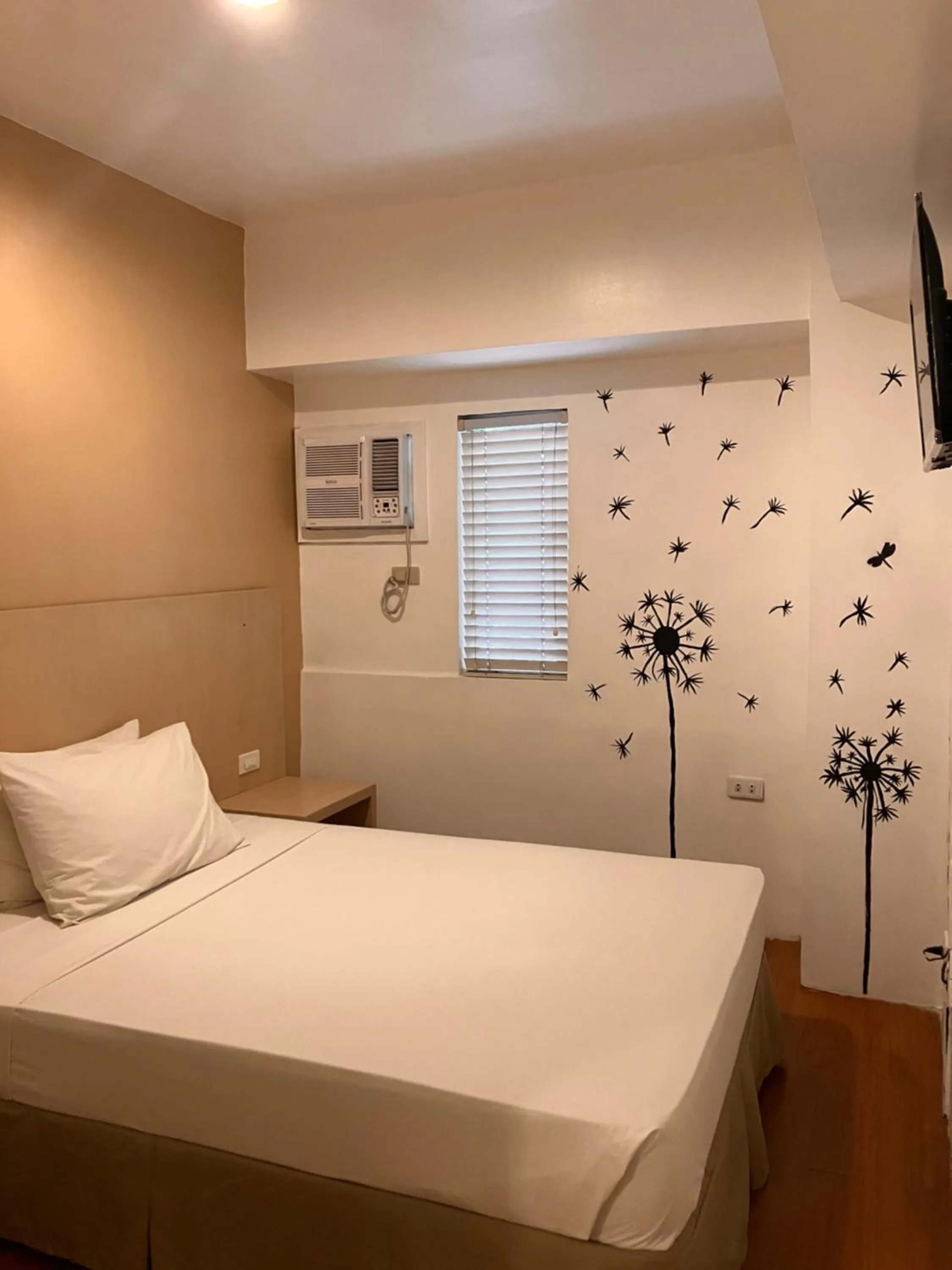 Bed in Spaces Hotel Makati