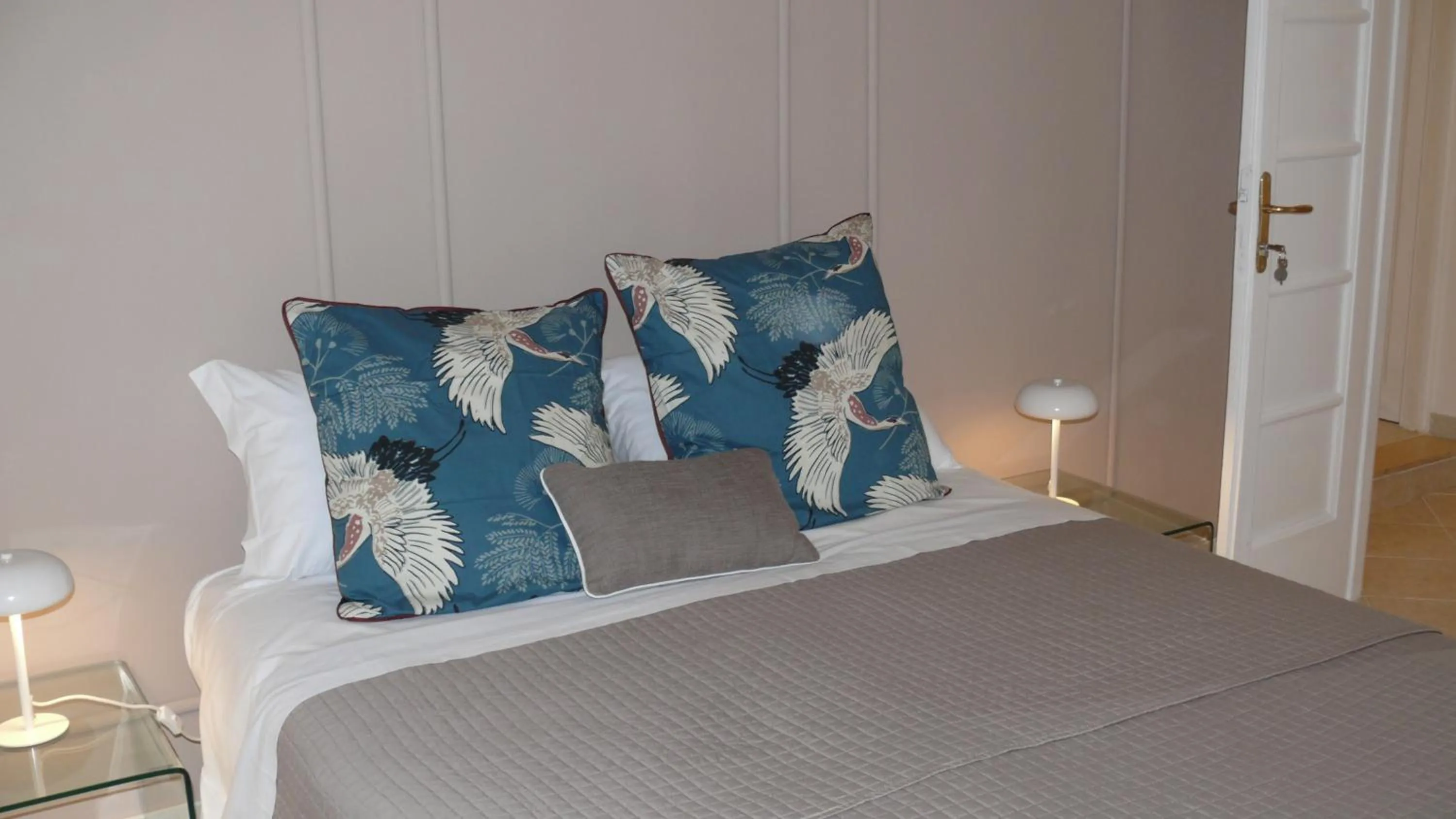 Bed in Camera Con Vista