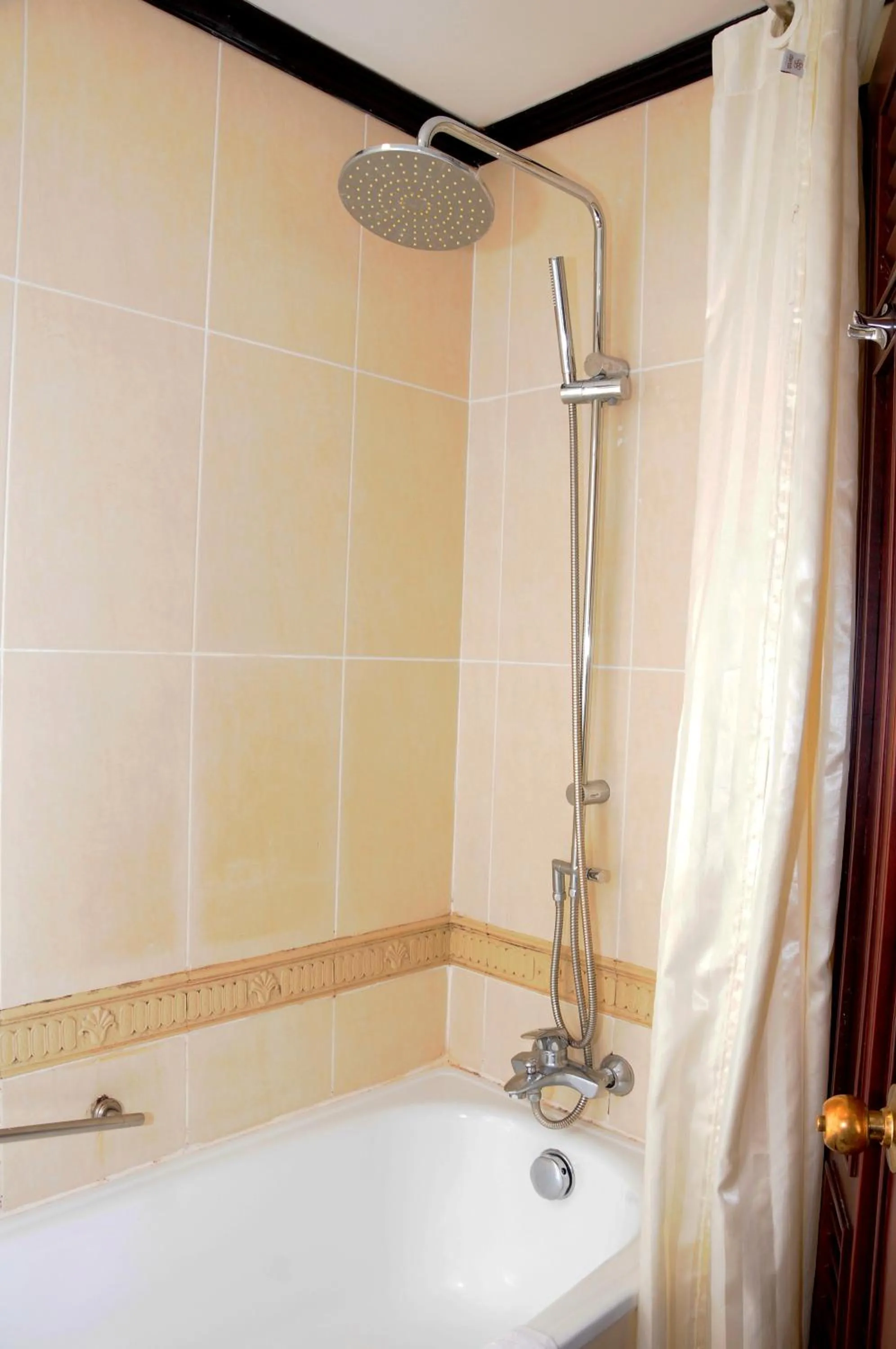 Bath in Cherish Hue Hotel