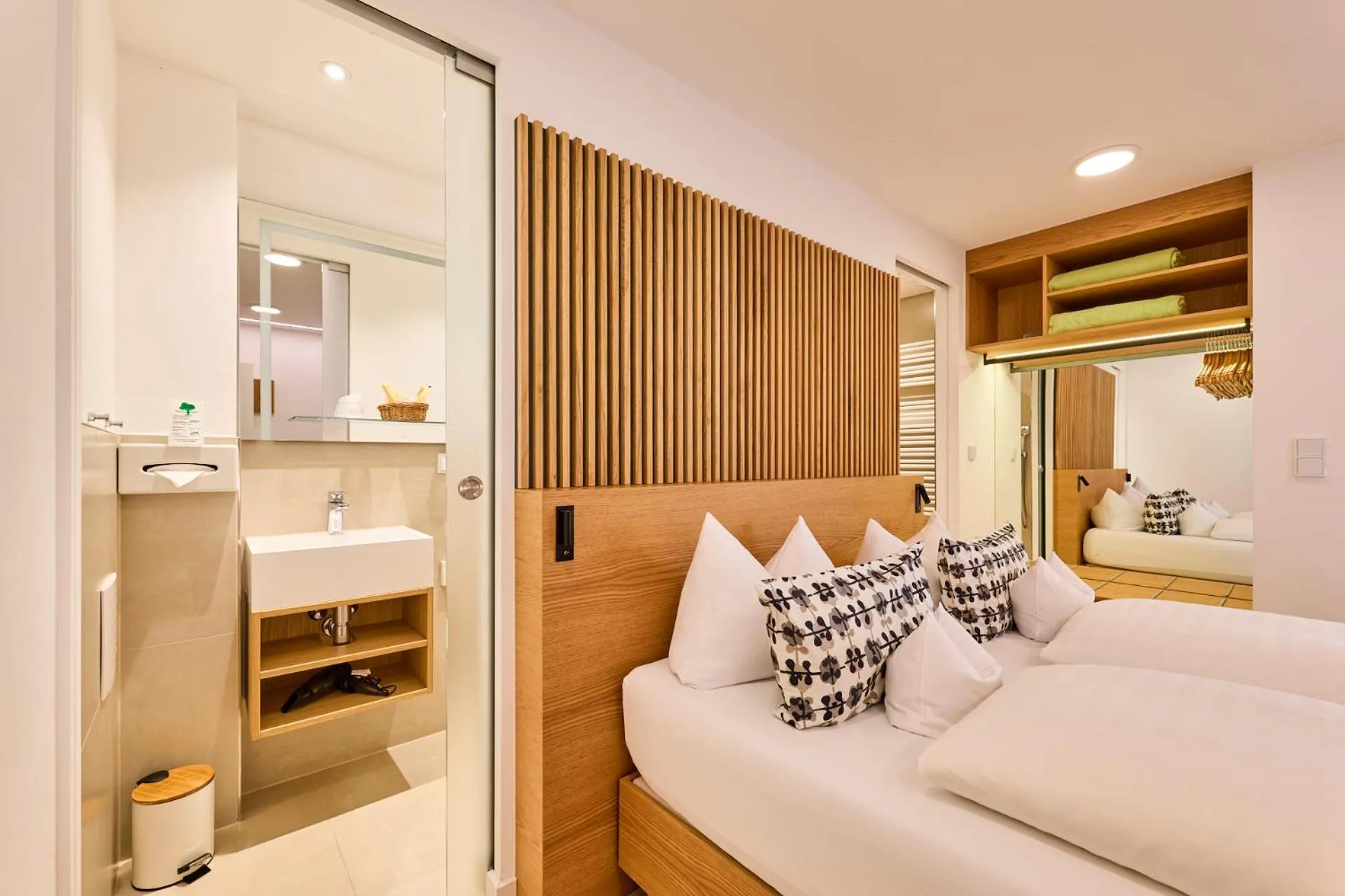 Photo of the whole room, Bed in Hotel Waldgasthof Buchenhain