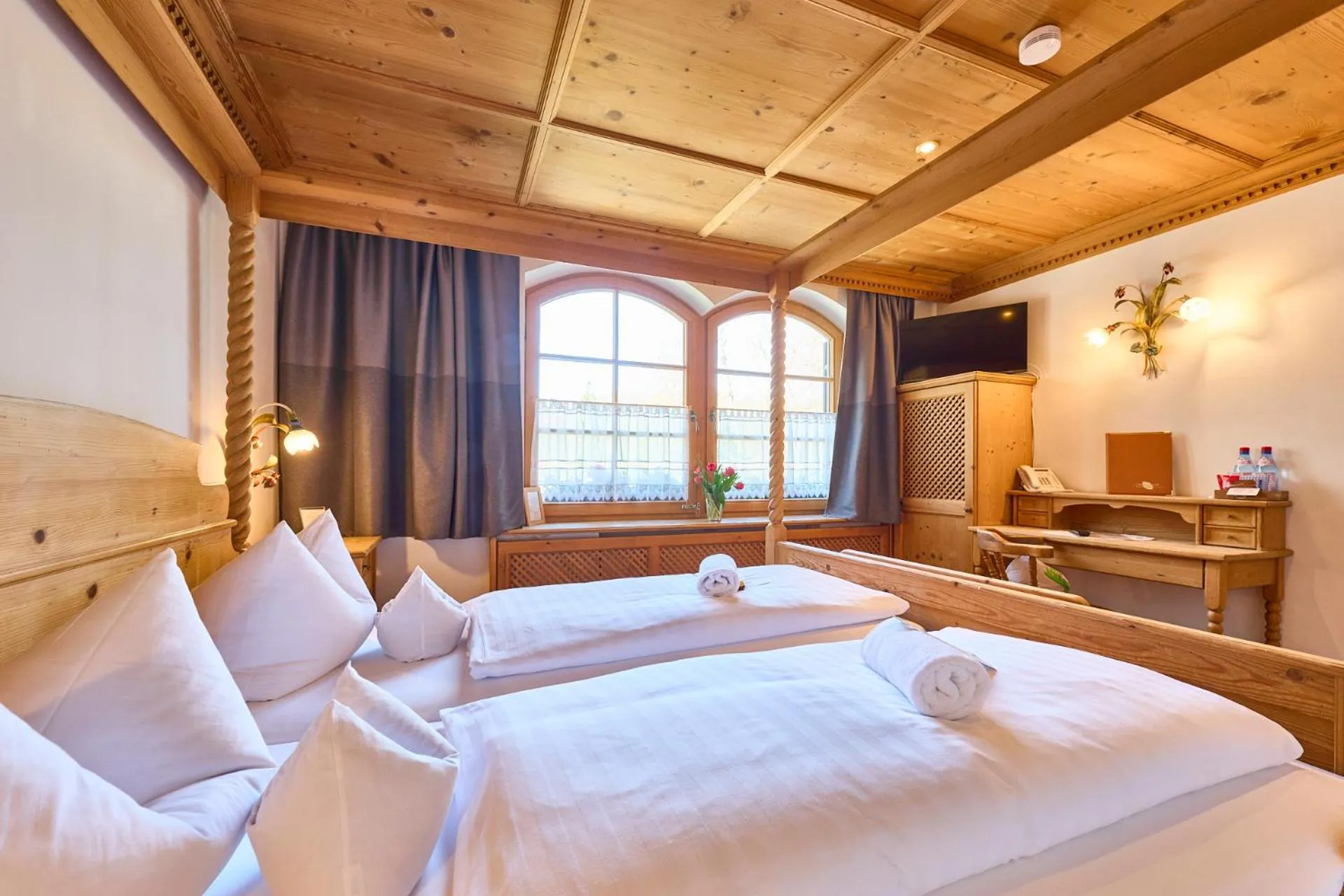 Photo of the whole room, Bed in Hotel Waldgasthof Buchenhain
