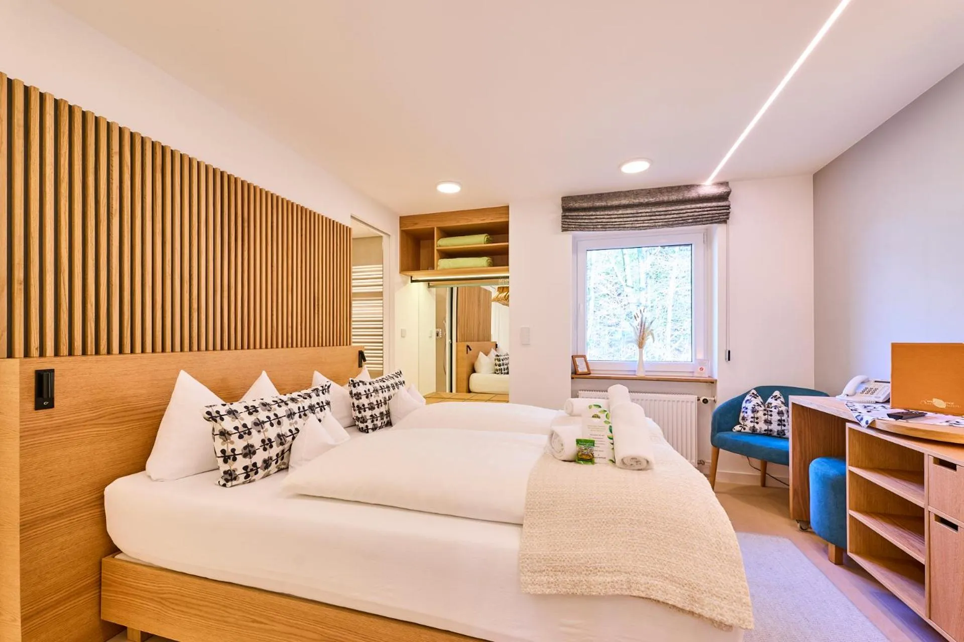 Photo of the whole room, Bed in Hotel Waldgasthof Buchenhain