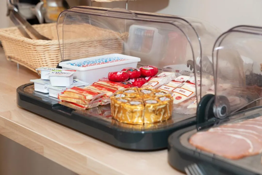 Buffet breakfast in Le Gingko - Hotel du Golf Parc Robert Hersant