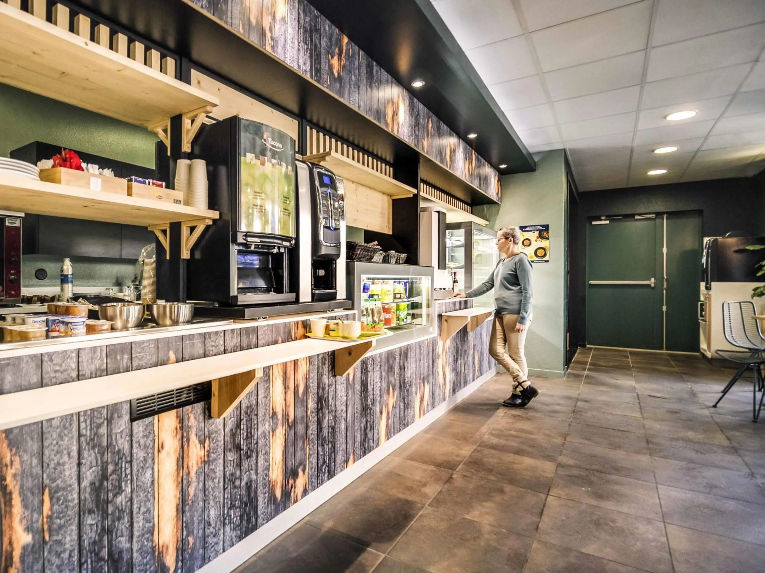 Breakfast in ibis budget Bordeaux Aéroport