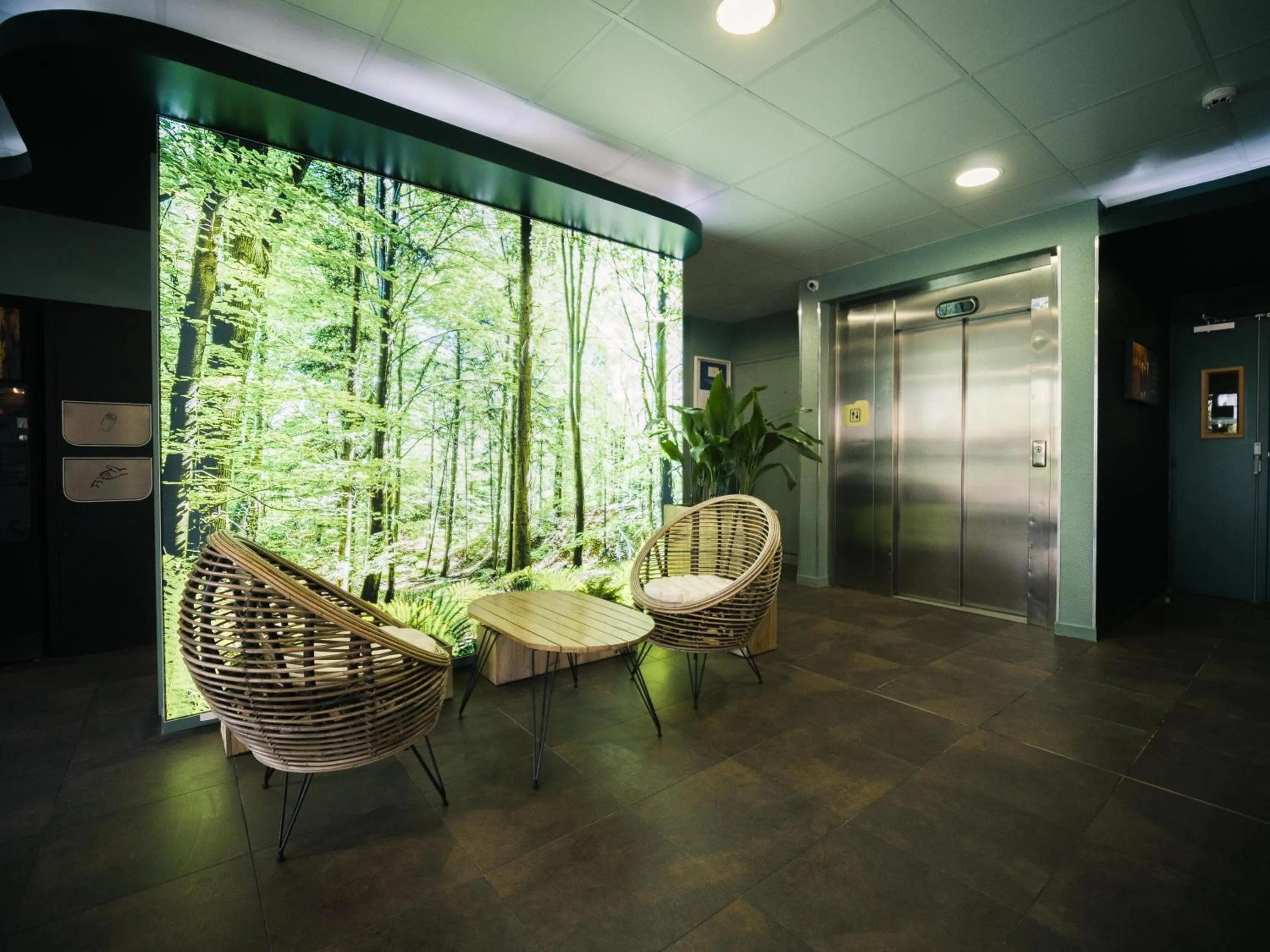 Lobby or reception in ibis budget Bordeaux Aéroport