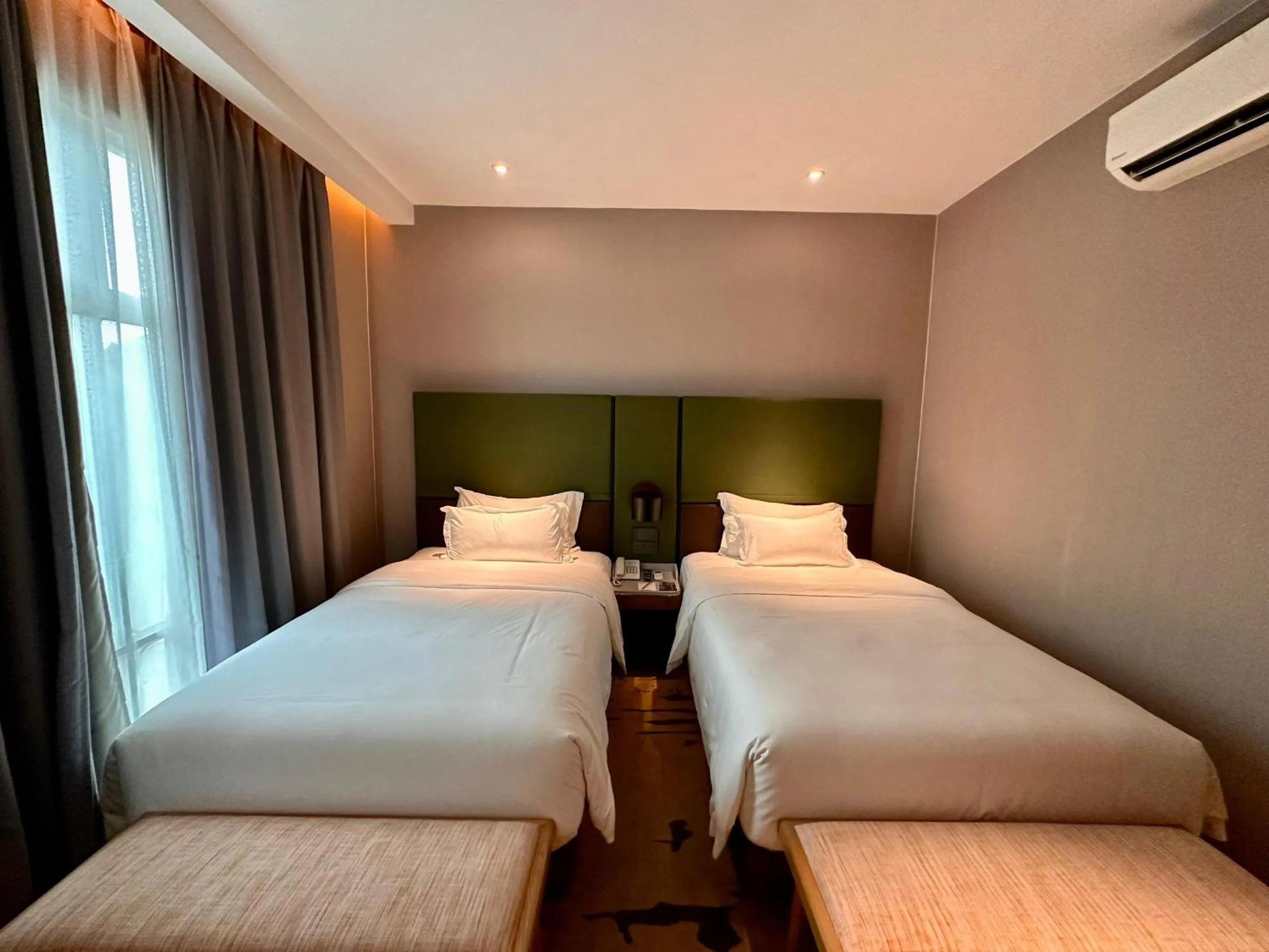 Bed in King Park Hotel Kota Kinabalu