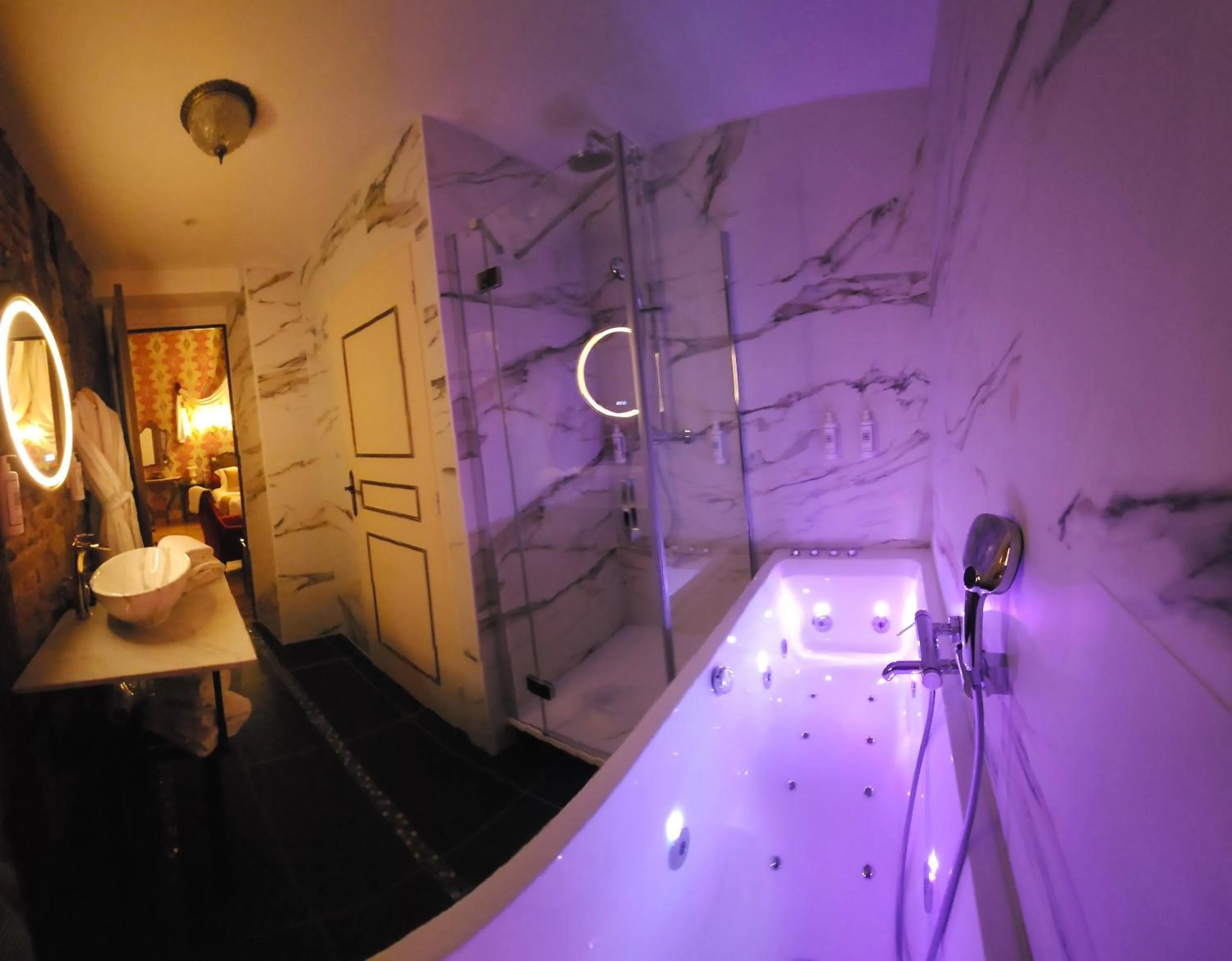 Bathroom in Hôtel Renaissance