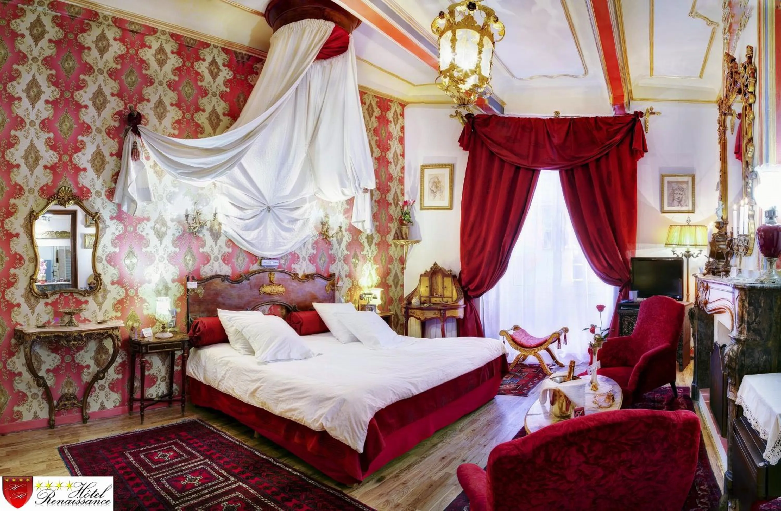 Bedroom, Bed in Hôtel Renaissance