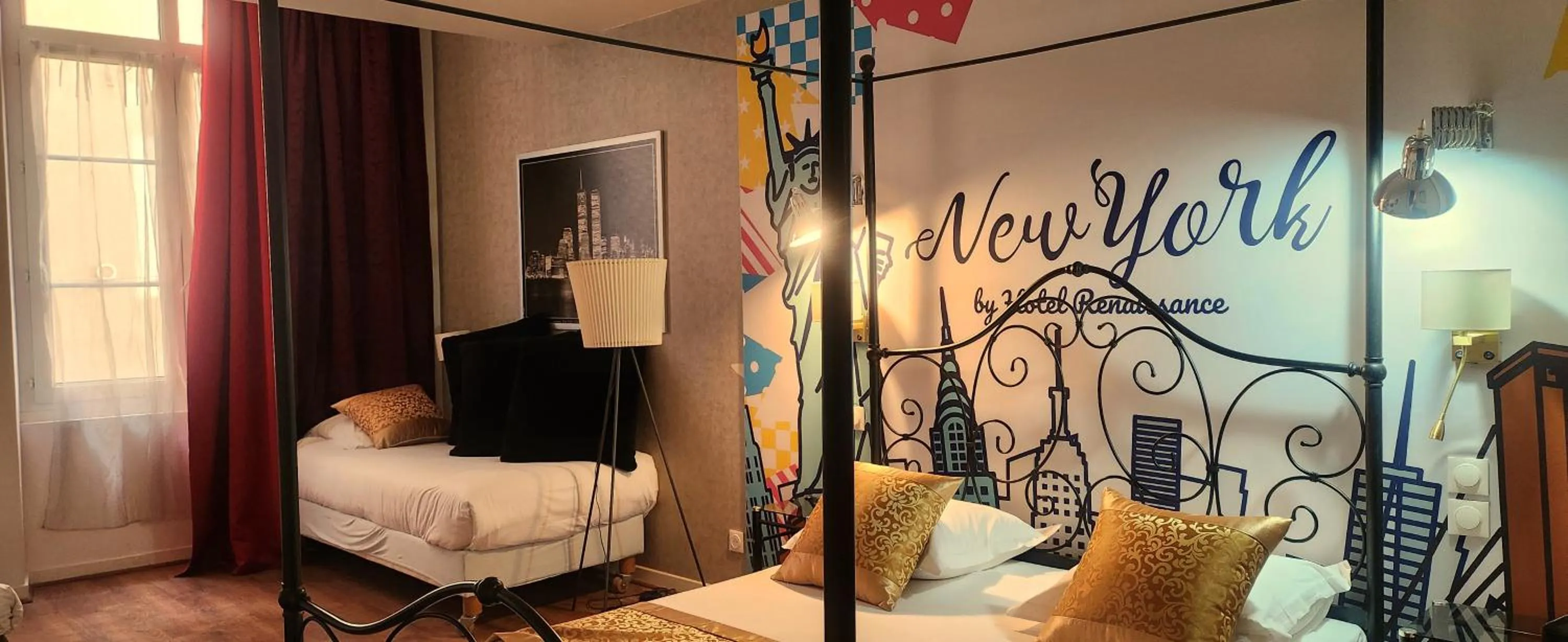 Bed in Hôtel Renaissance