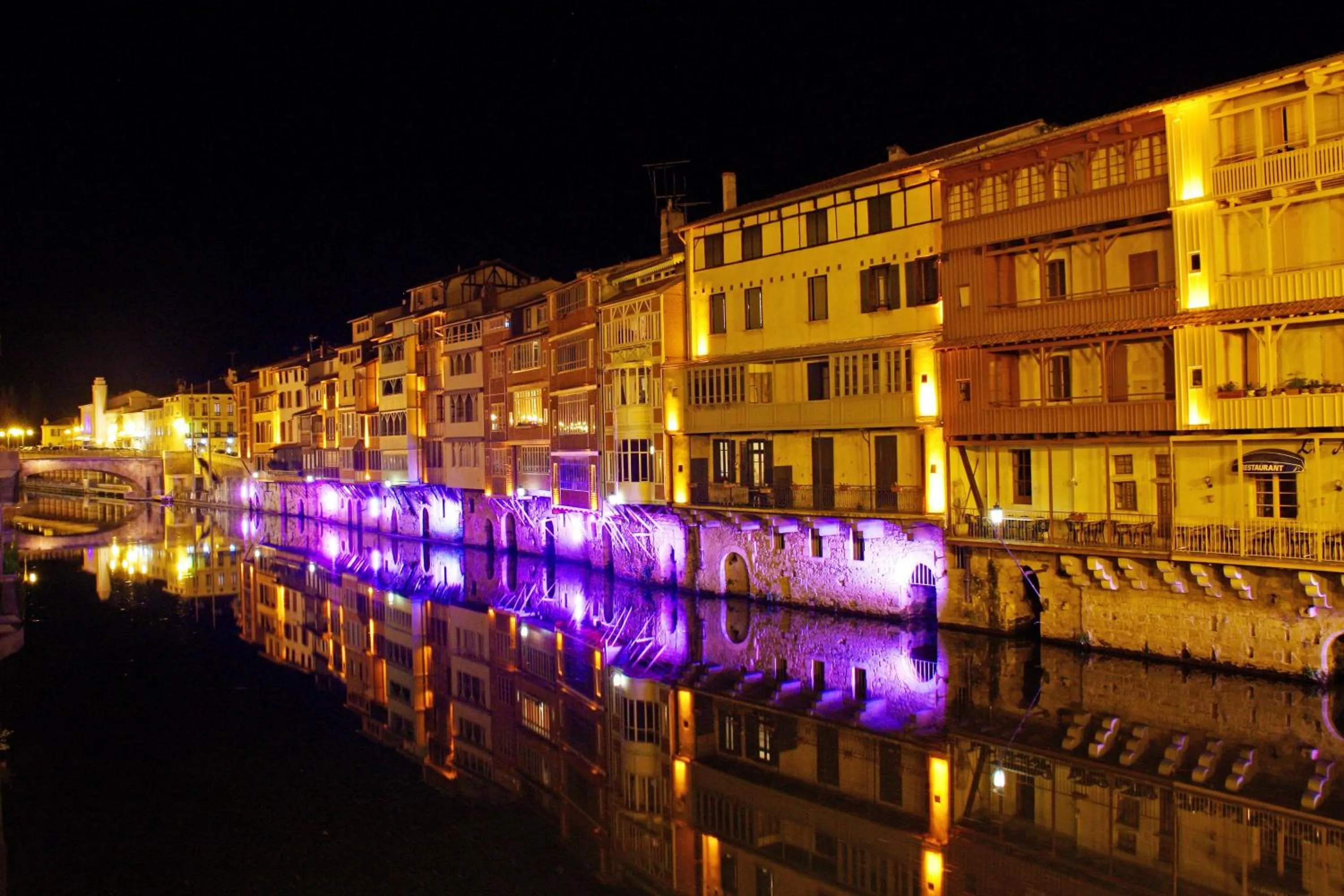Facade/entrance in Hôtel Renaissance