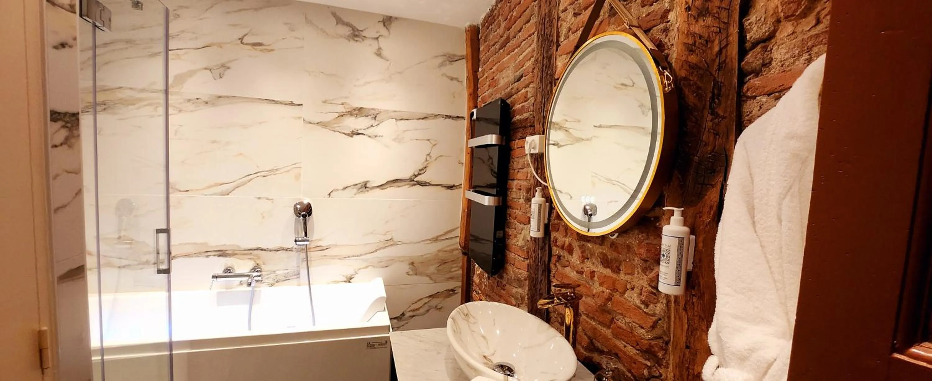 Bathroom in Hôtel Renaissance