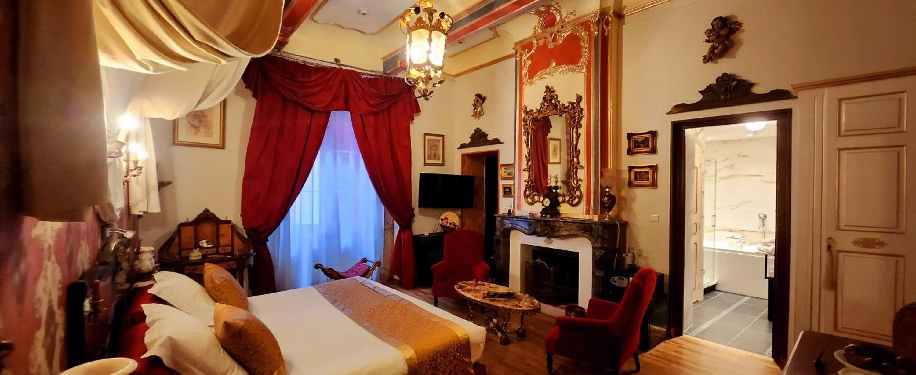 Bedroom, Bed in Hôtel Renaissance