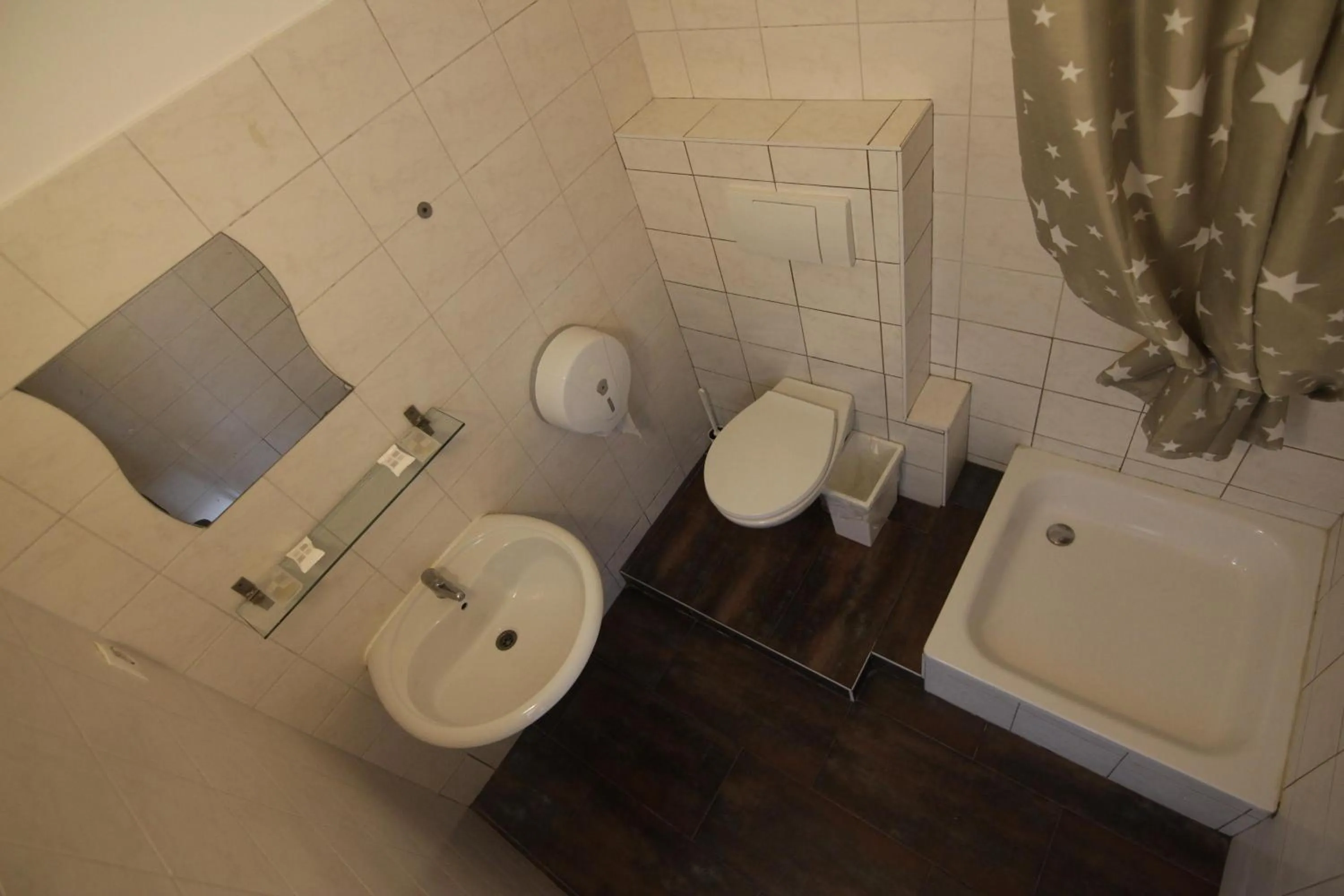 Shower in Metropol Hostel Berlin