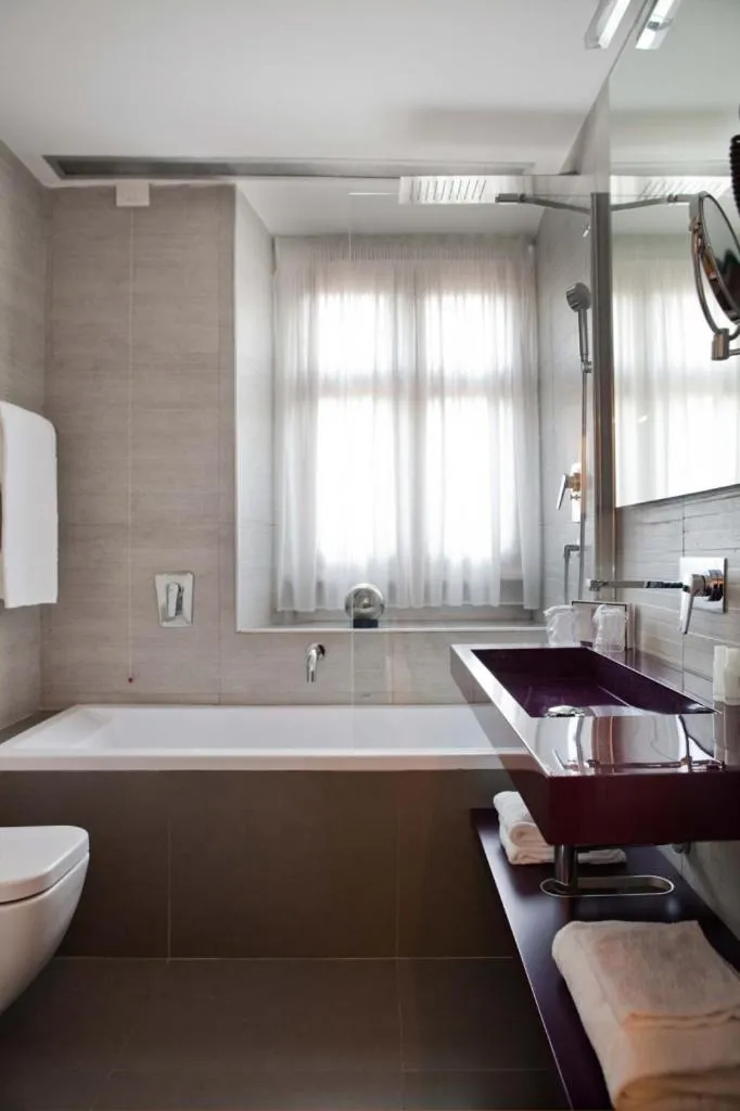 Bathroom in Navona Palace Luxury Inn