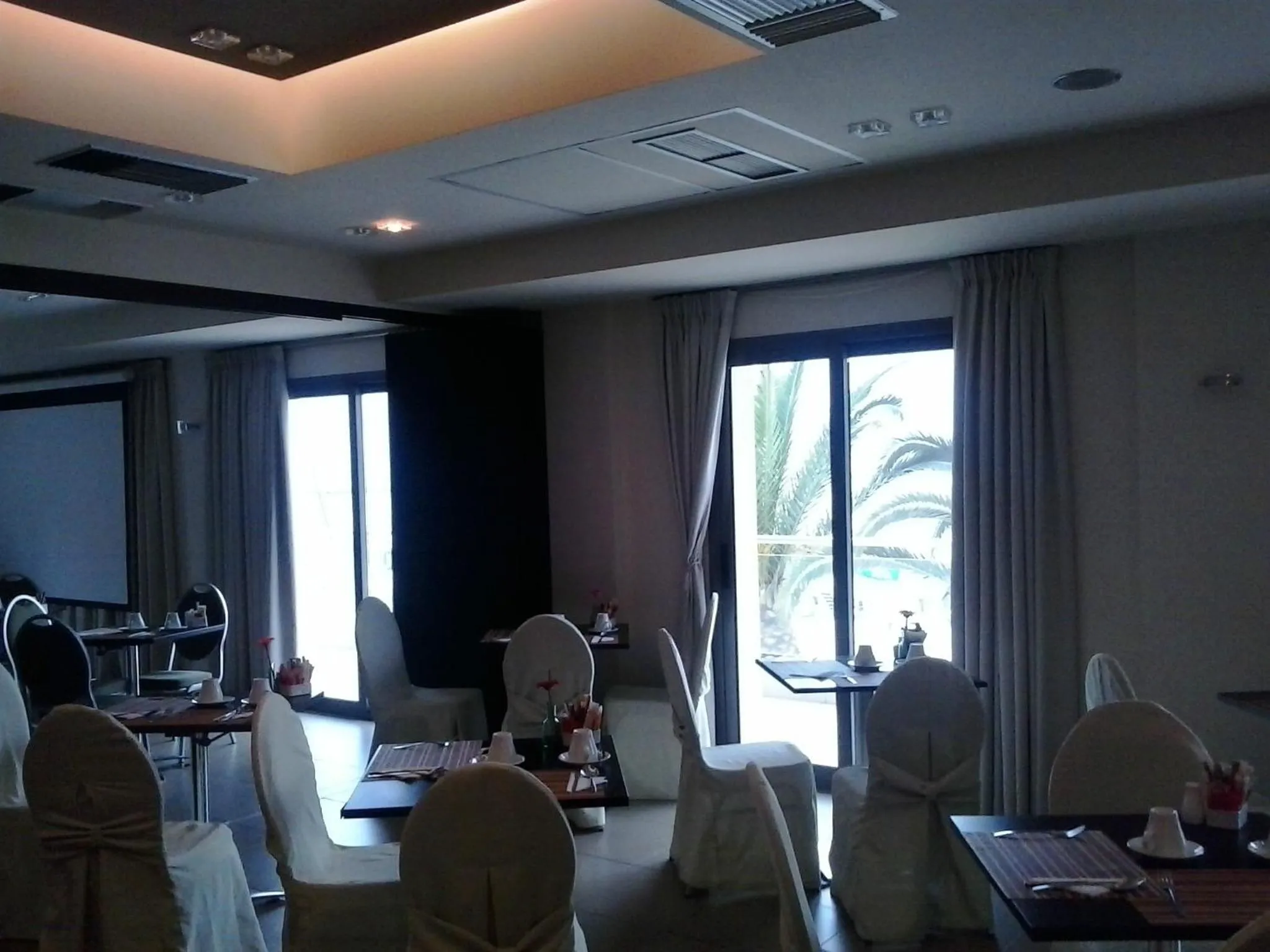 Restaurant/places to eat in Hotel Kipseli