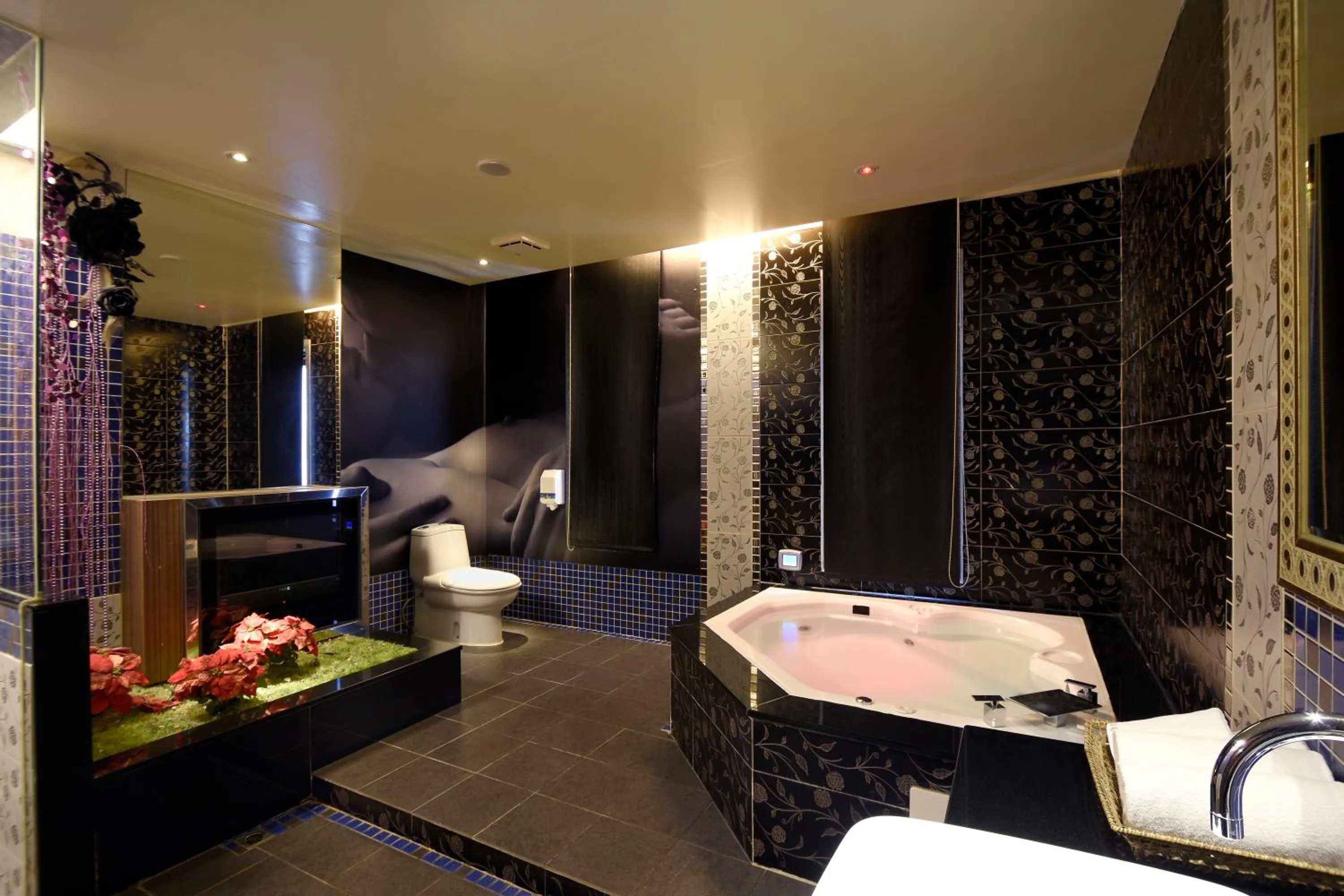 Bathroom in Sun Garden Motel