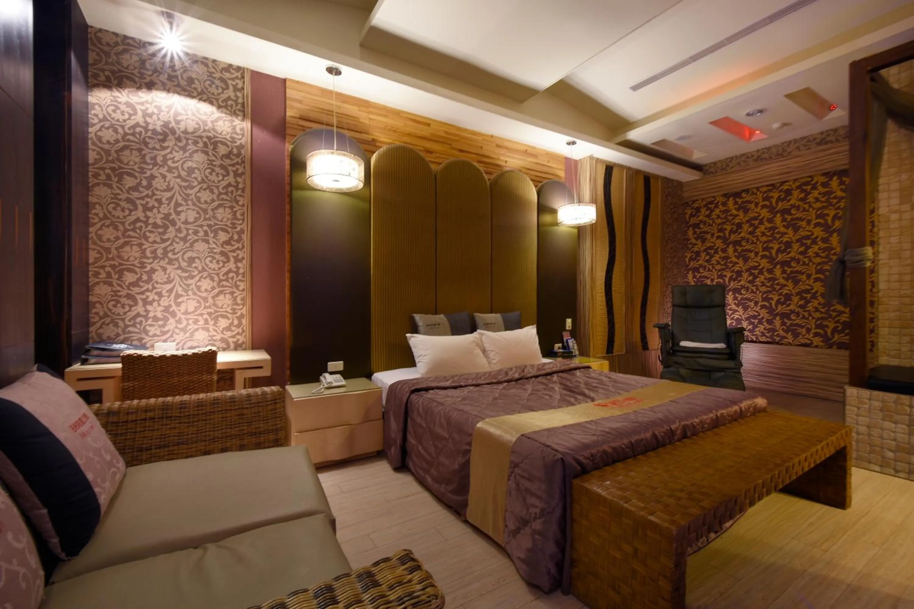 Bed in Sun Garden Motel