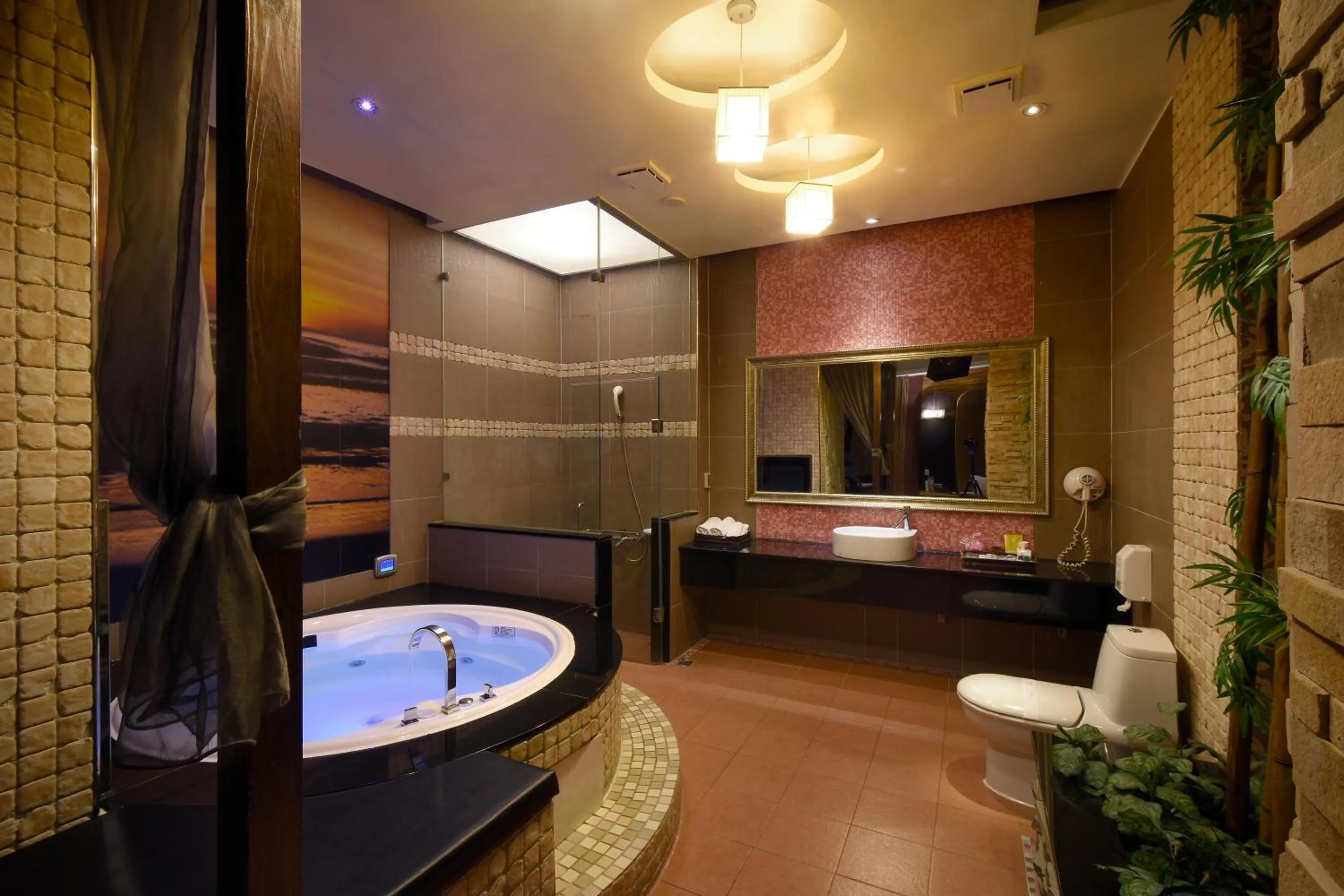 Bathroom in Sun Garden Motel