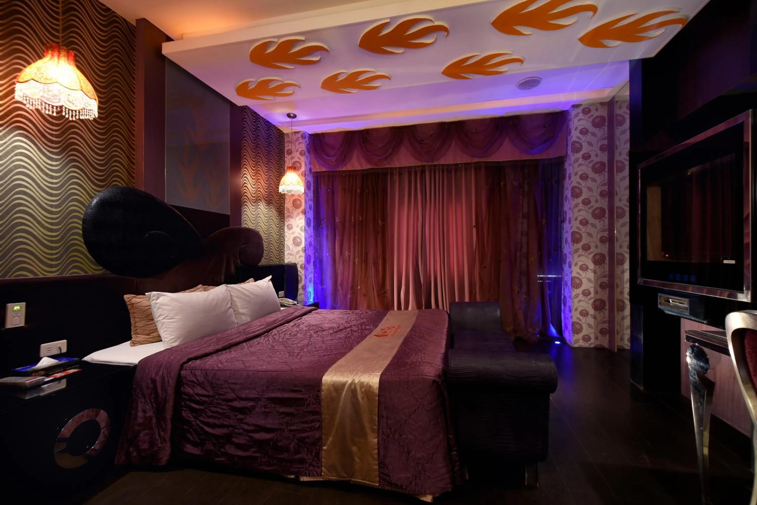 Bedroom, Bed in Sun Garden Motel