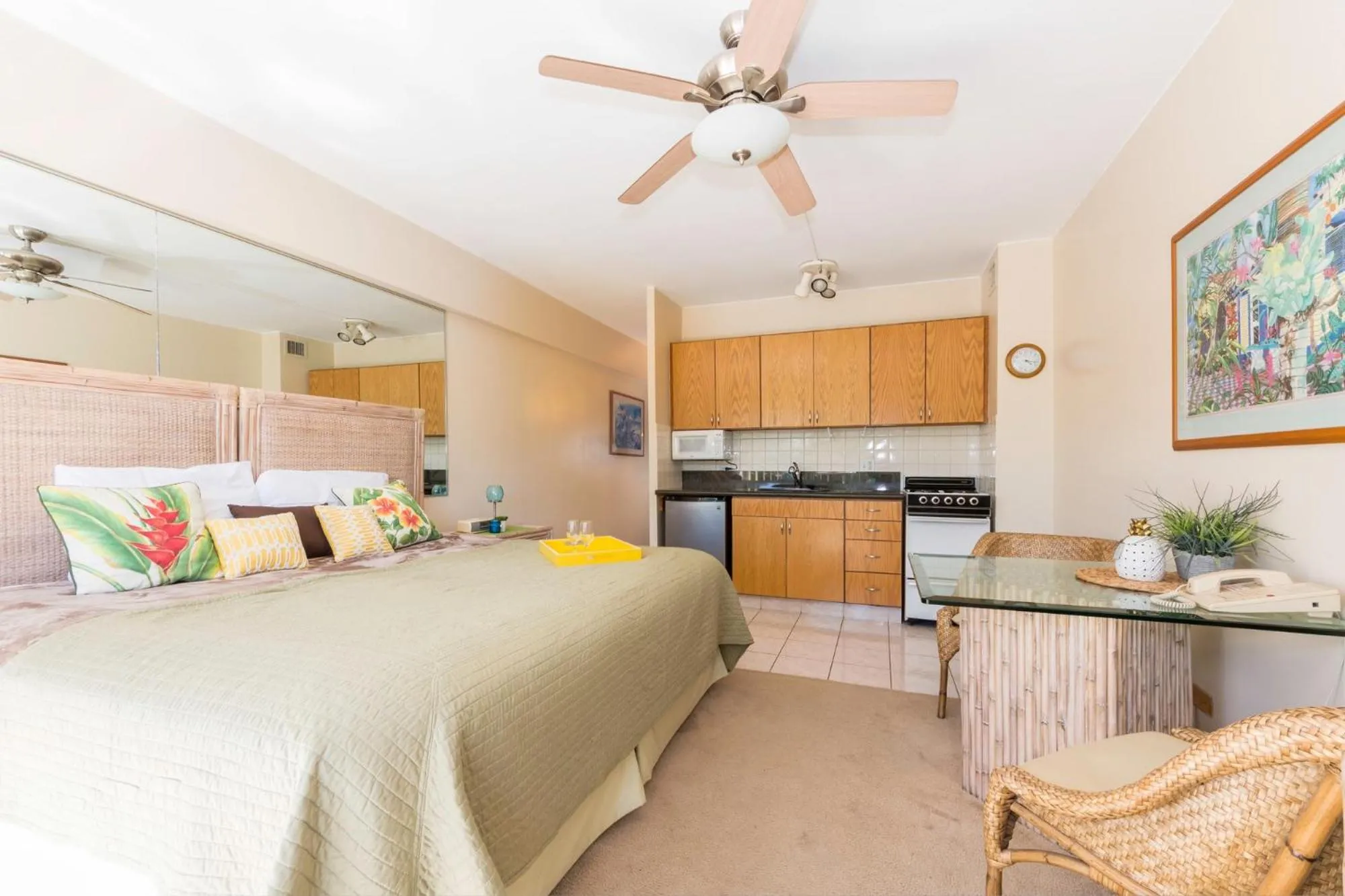 Bed in Waikiki Shore 305 (beachfront/balcony)