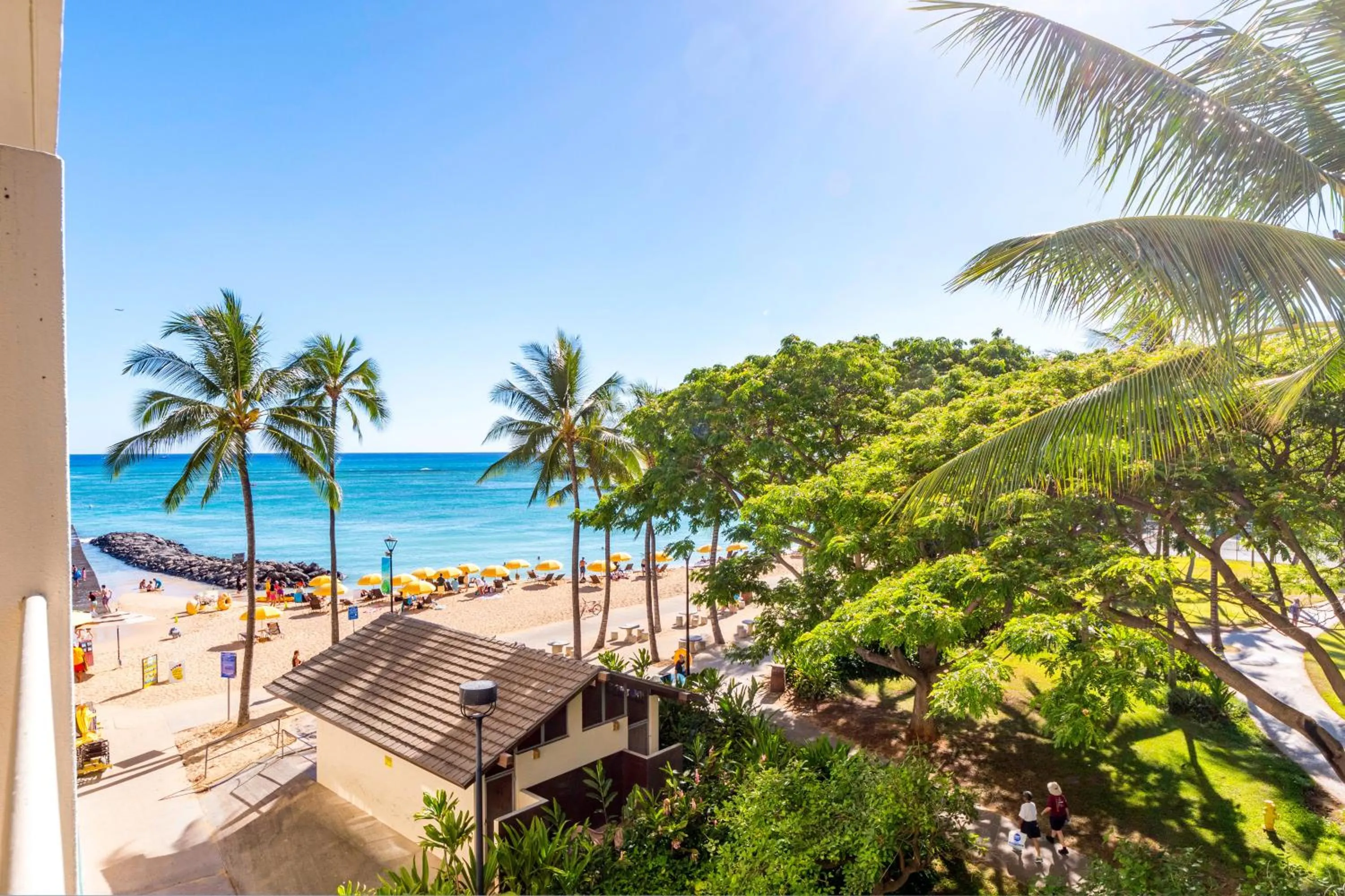 Waikiki Shore 305 (beachfront/balcony)