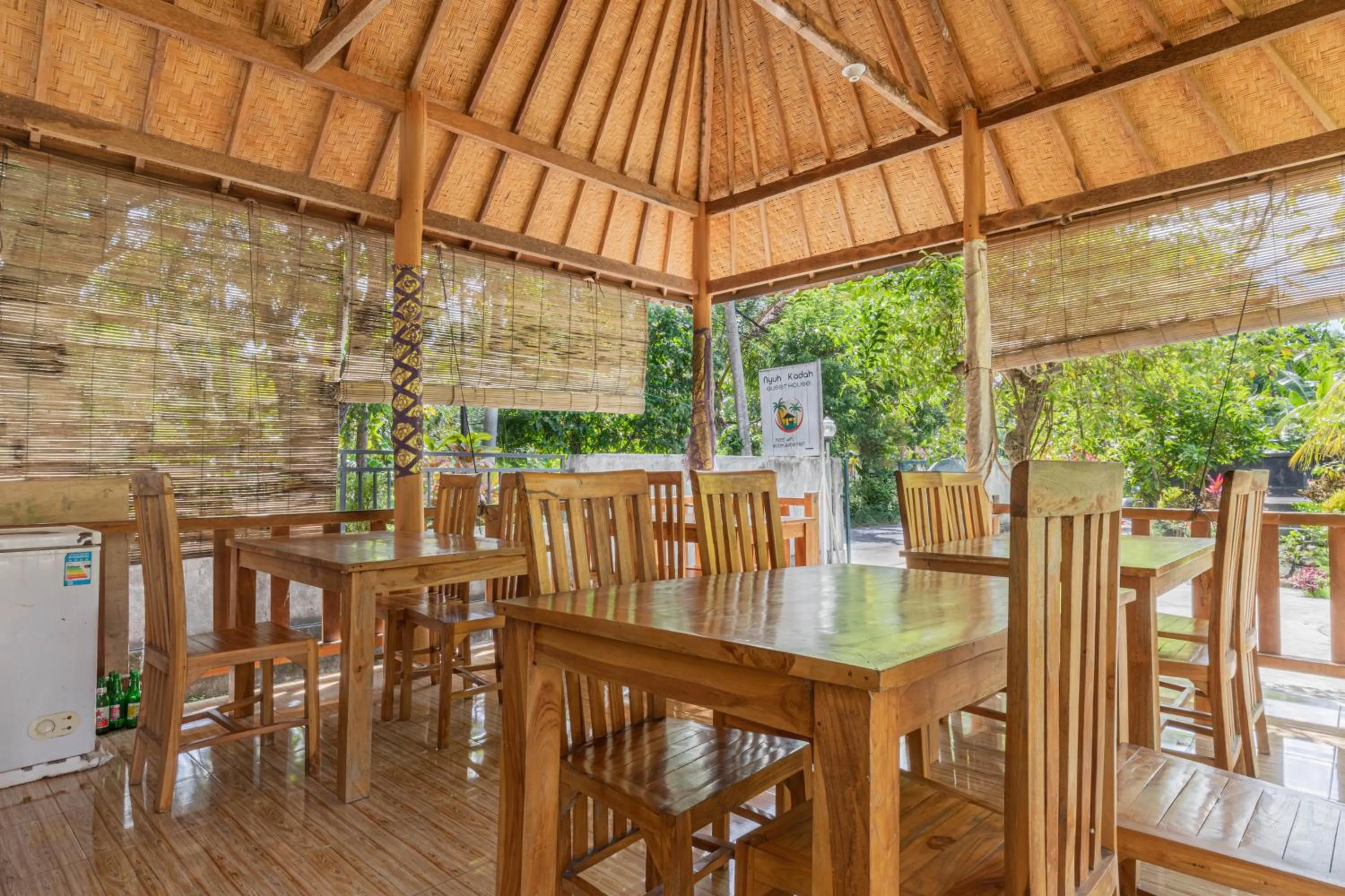 Restaurant/places to eat in Nyuh Kadah Guest House