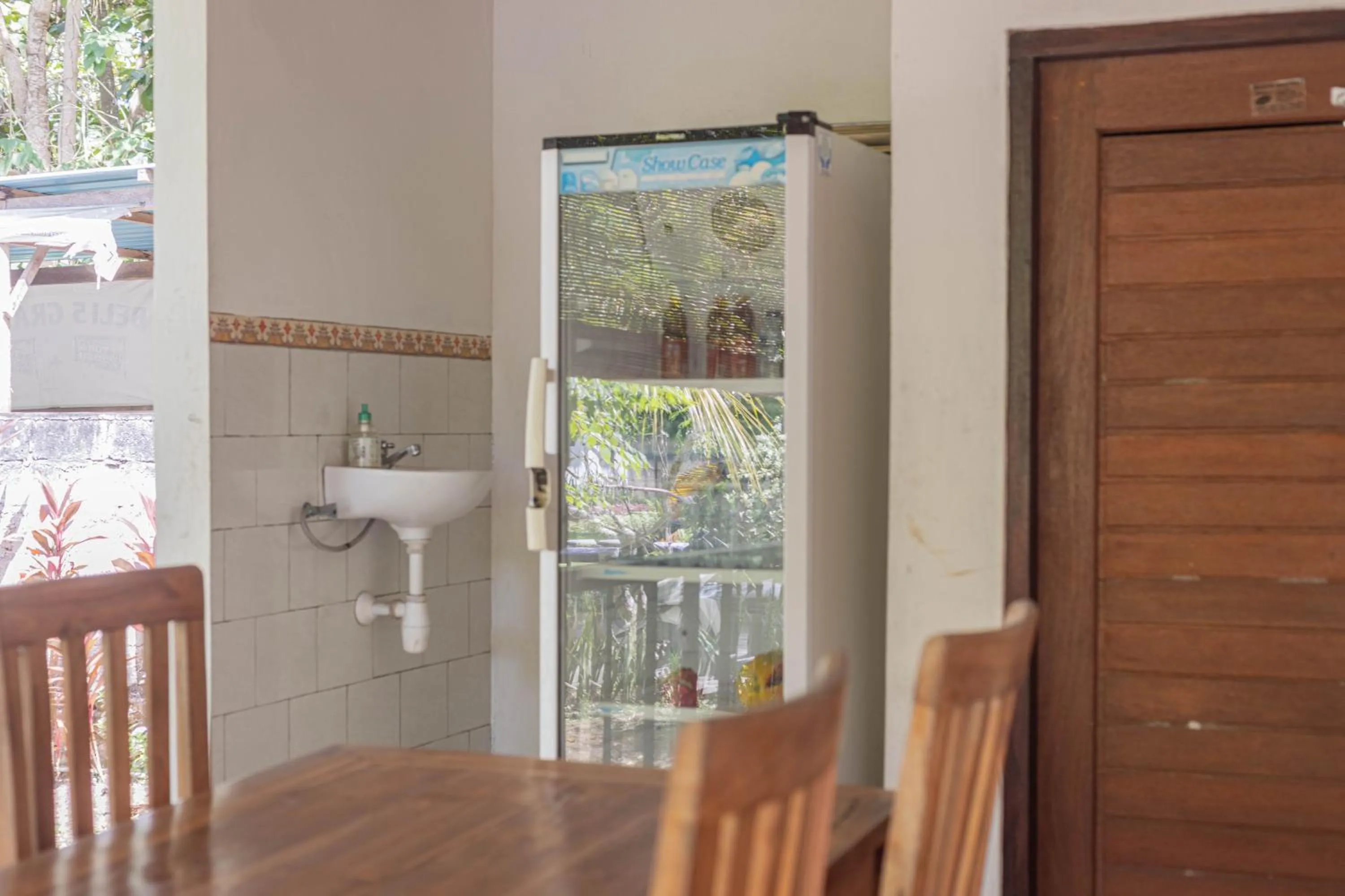 Restaurant/places to eat in Nyuh Kadah Guest House