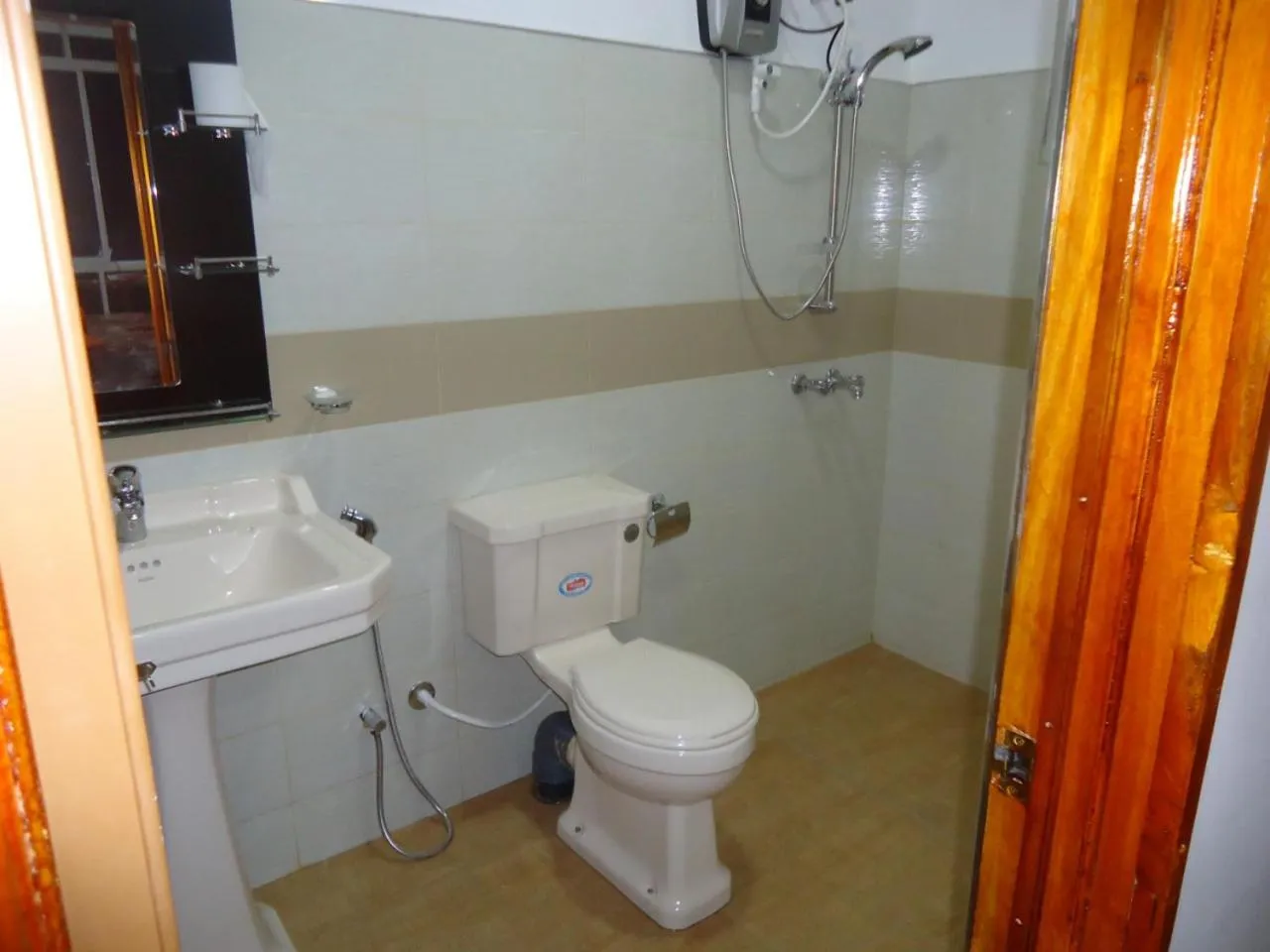 Toilet in Ella Sunrise